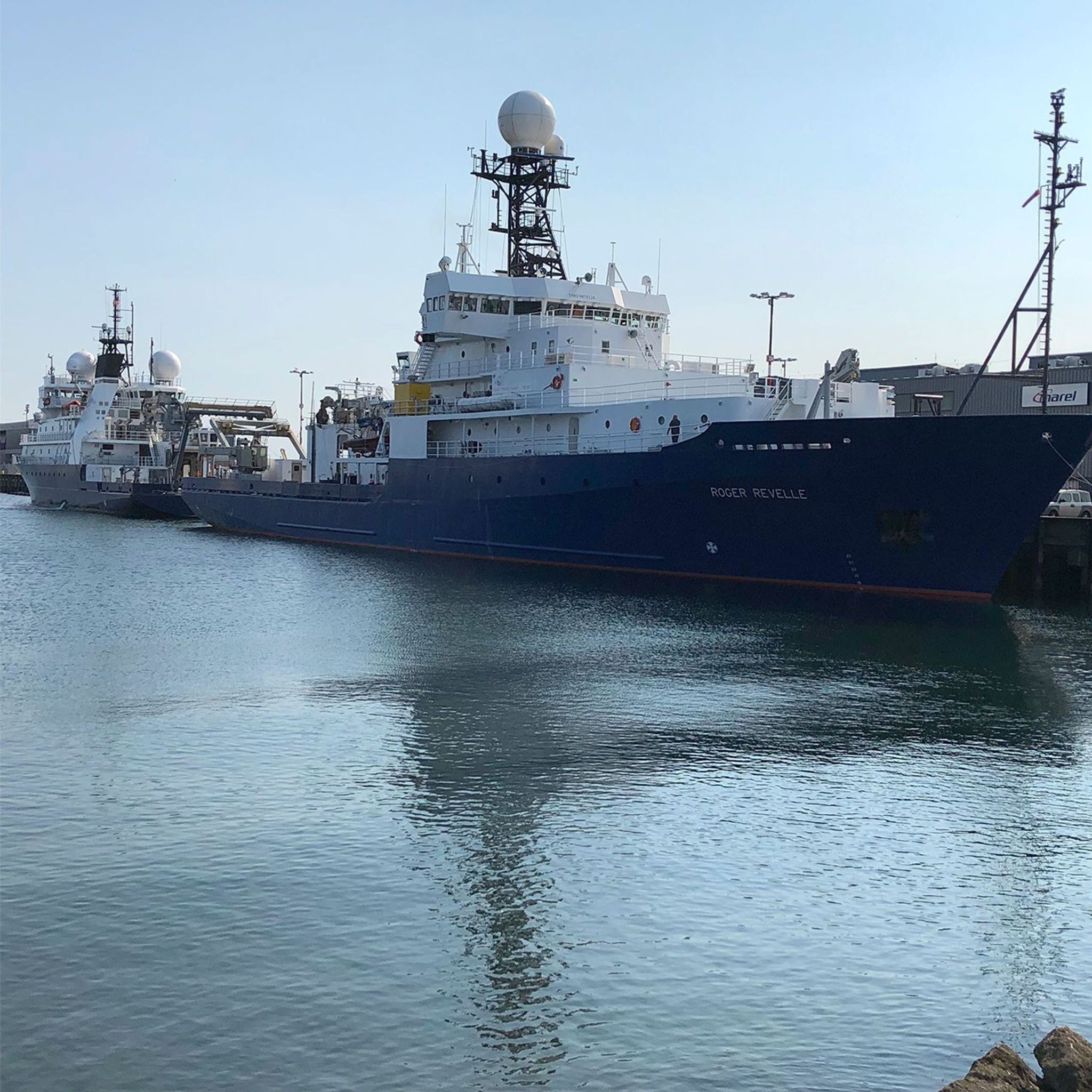 EXPORTS team ships