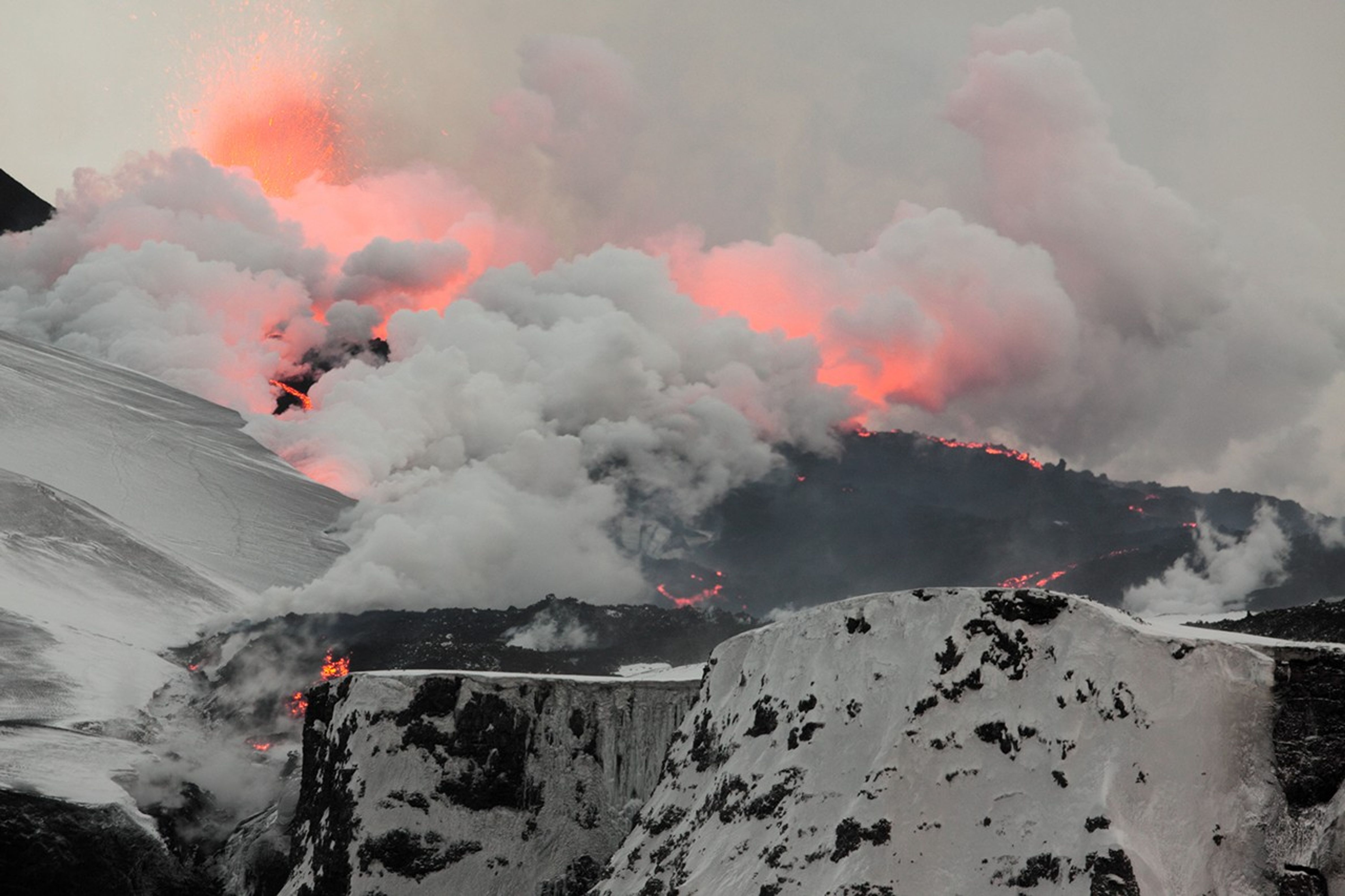 Overview of the second fissure on Iceland's Fimmvörðuháls volcano