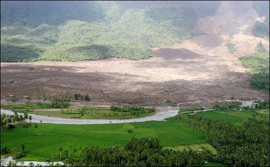 Photograph of landslide that buried the Philippine town of Guinsaugon.