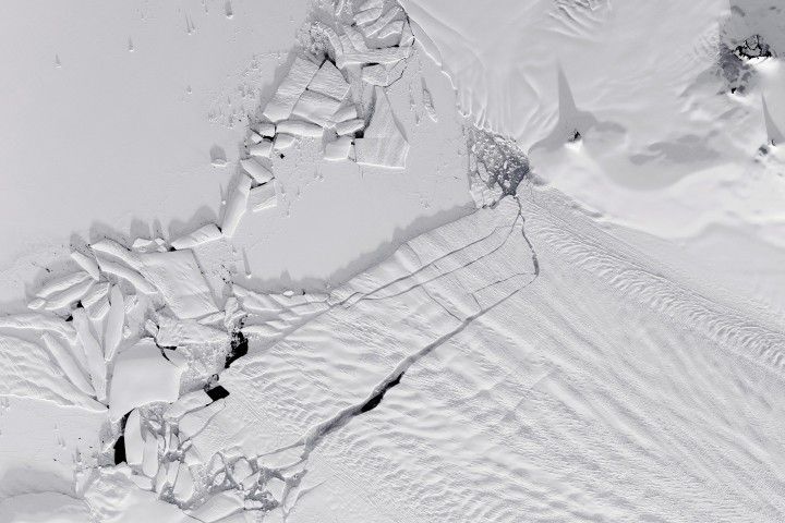 
			The Wide View of a Shrinking Glacier: Retreat at Pine Island - NASA Science			