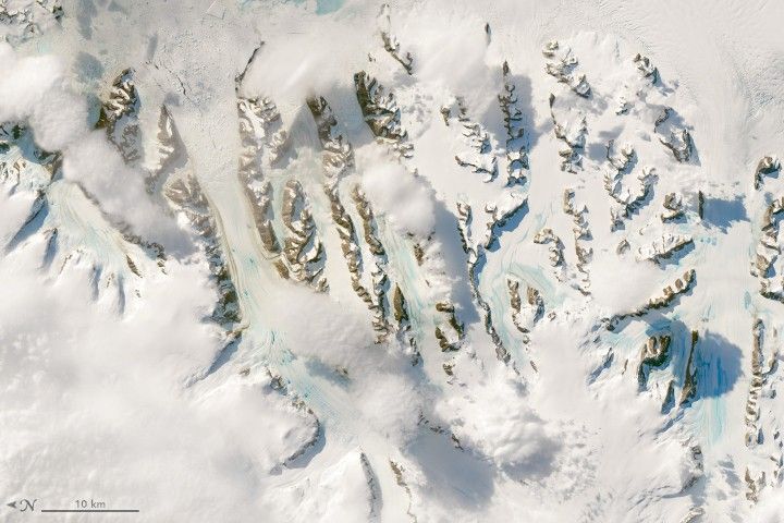 Warm Winds Trigger Melting in Antarctica