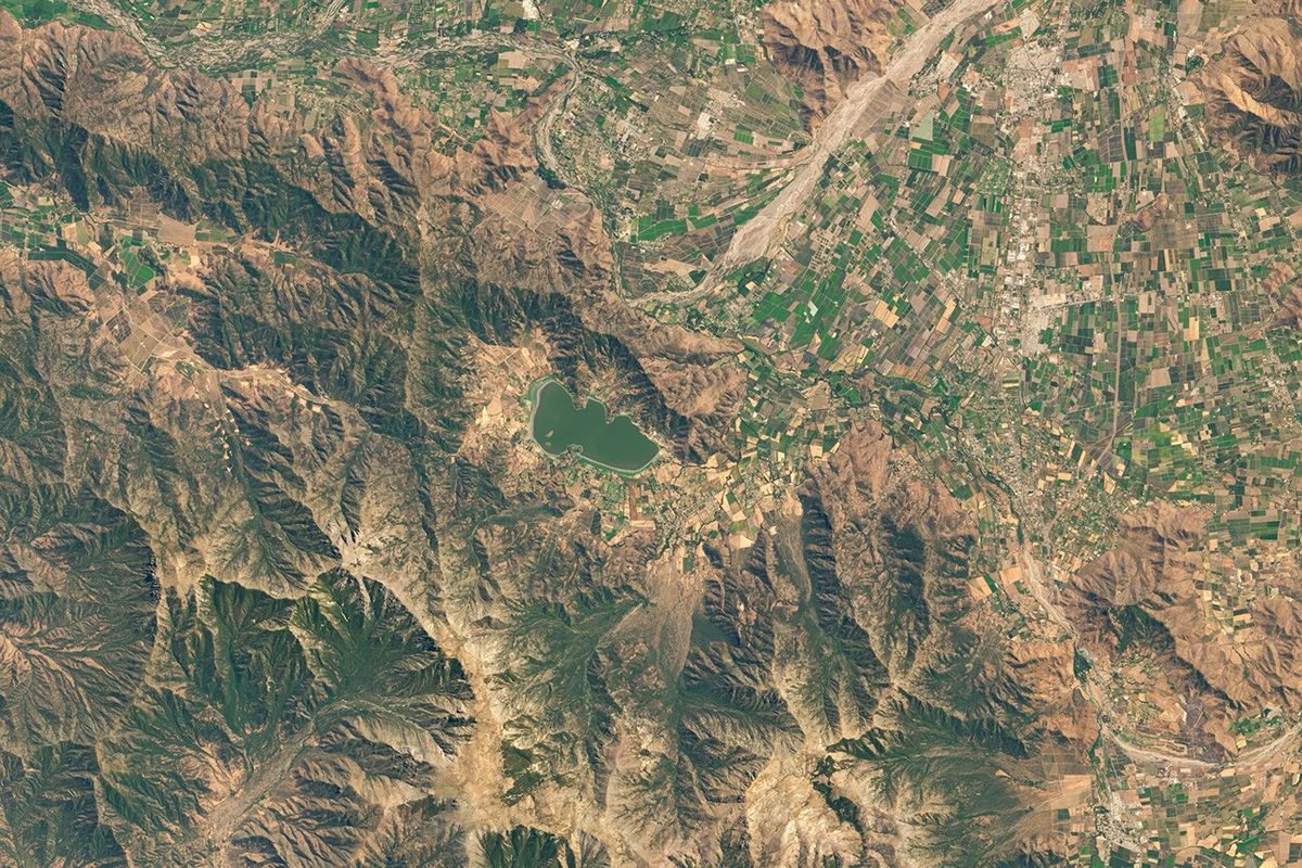 Lake Aculeo Dries Up - NASA Science
