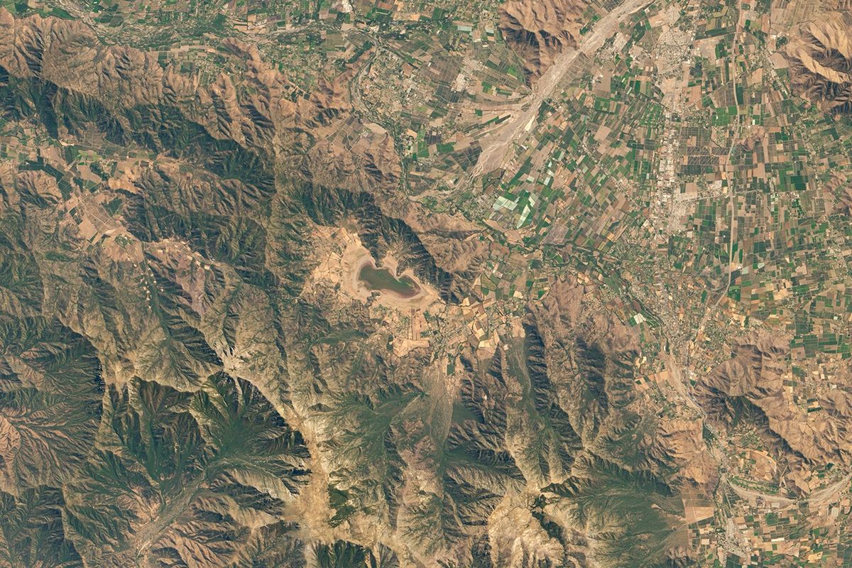 Lake Aculeo Dries Up - NASA Science