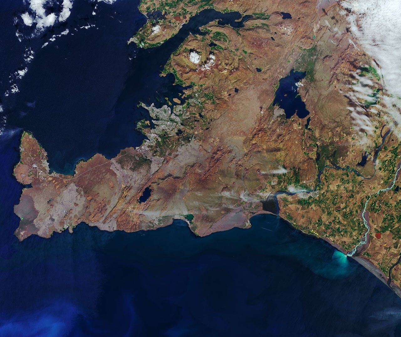 Rivers cutting through the lava fields of Iceland