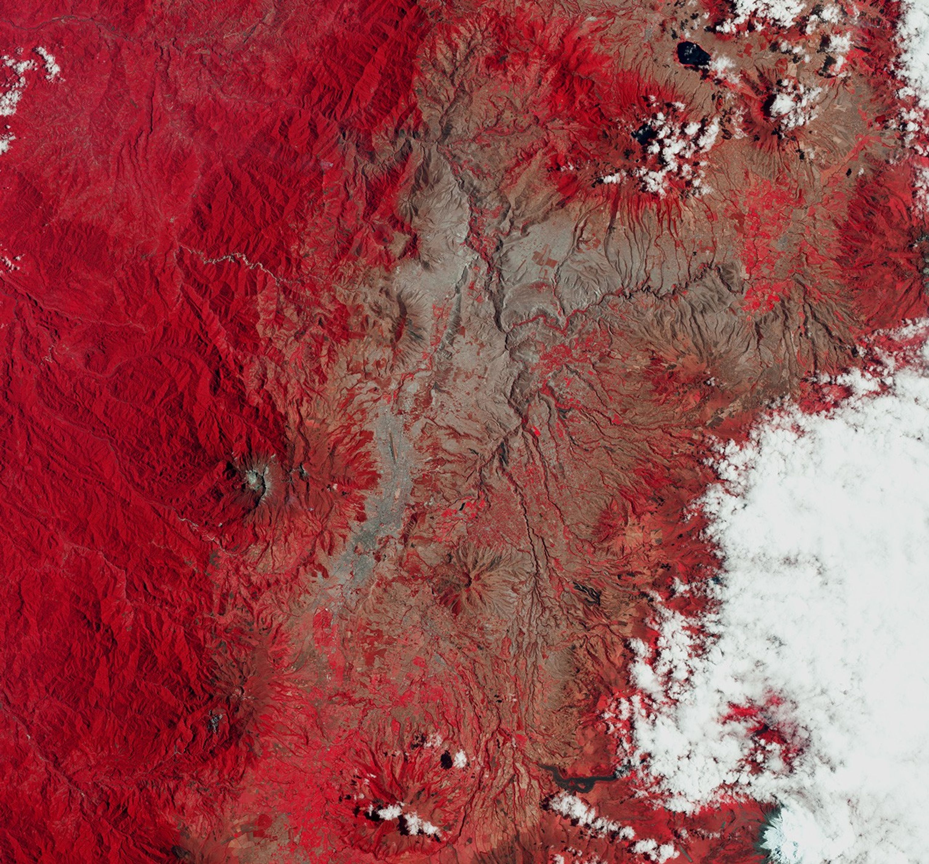 Three Decades of Urban Expansion in Quito