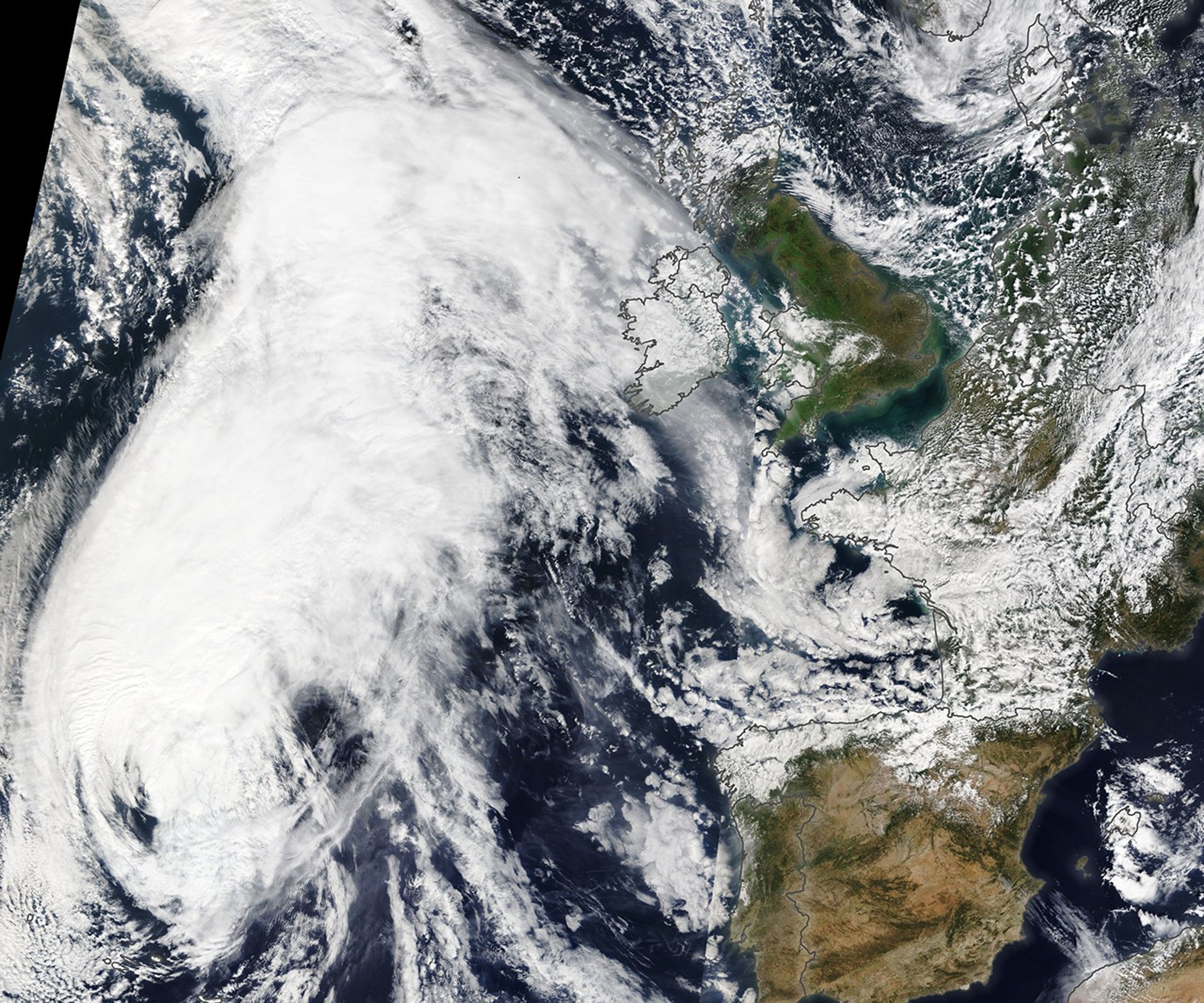 Lorenzo Approaches Ireland