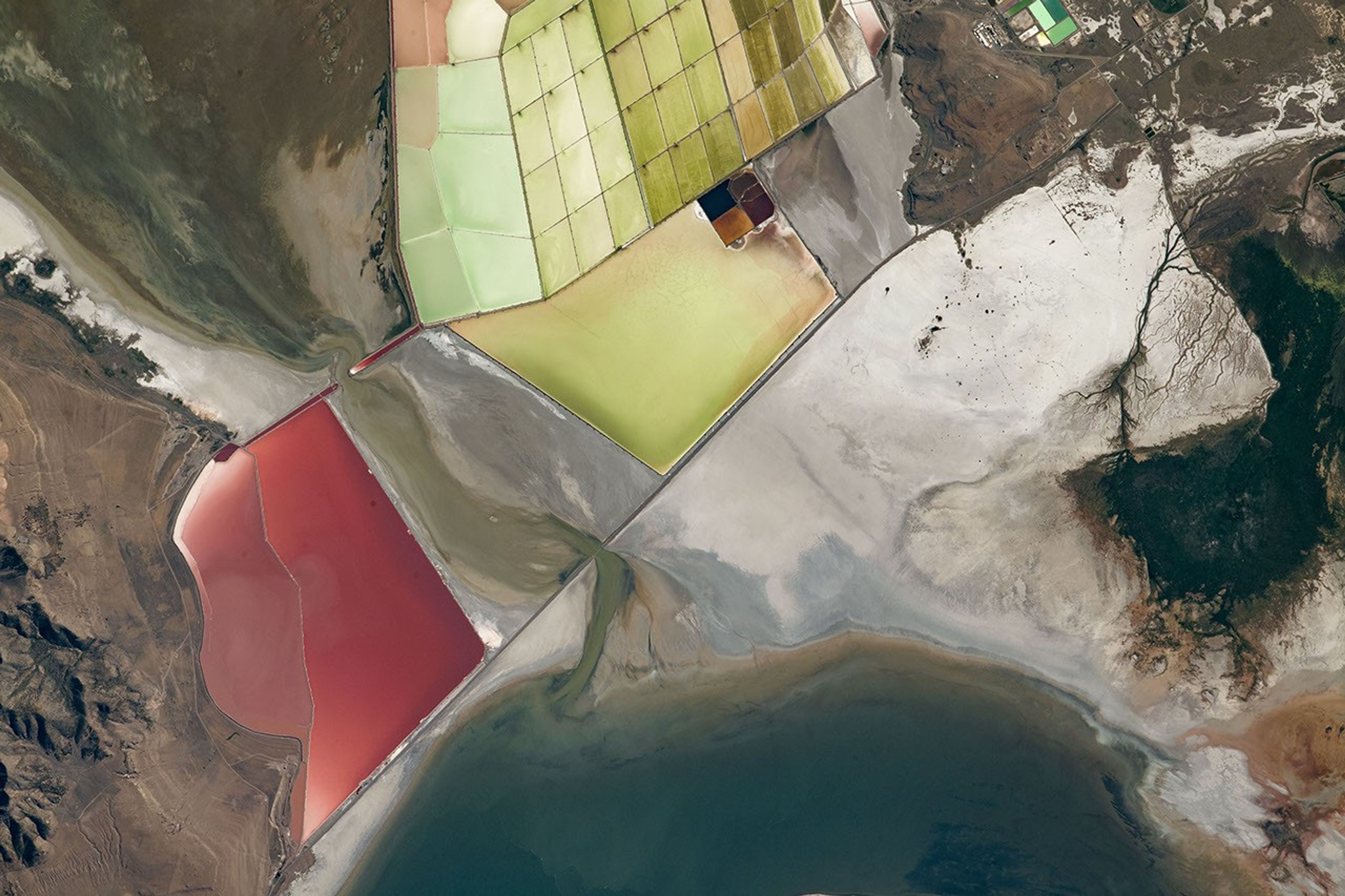 Coloring the Great Salt Lake