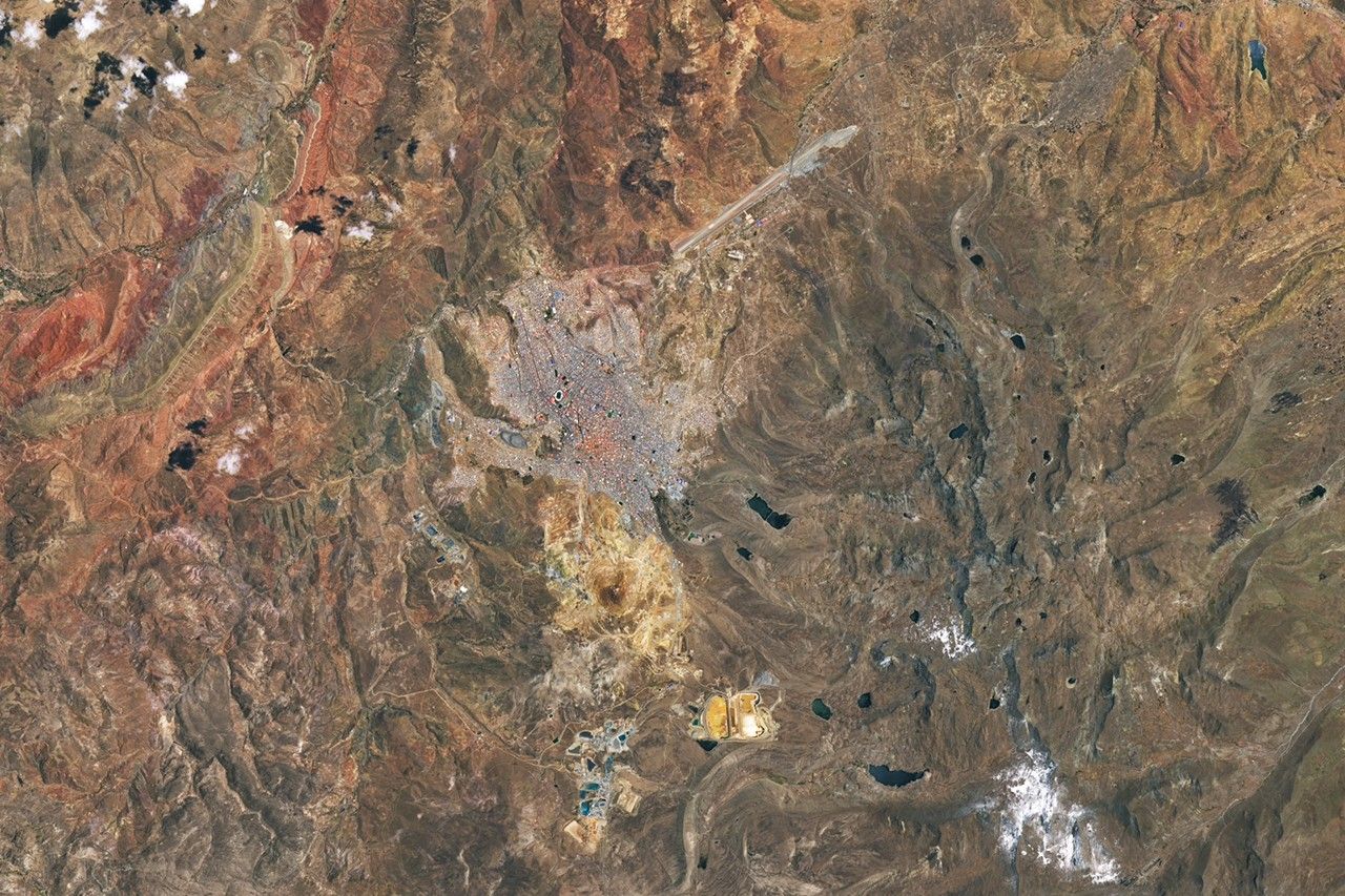 Landsat view of Potosí and Cerro Rico — credit: NASA Earth Observatory / Lauren Dauphin, using Landsat data from the U.S. Geological Survey