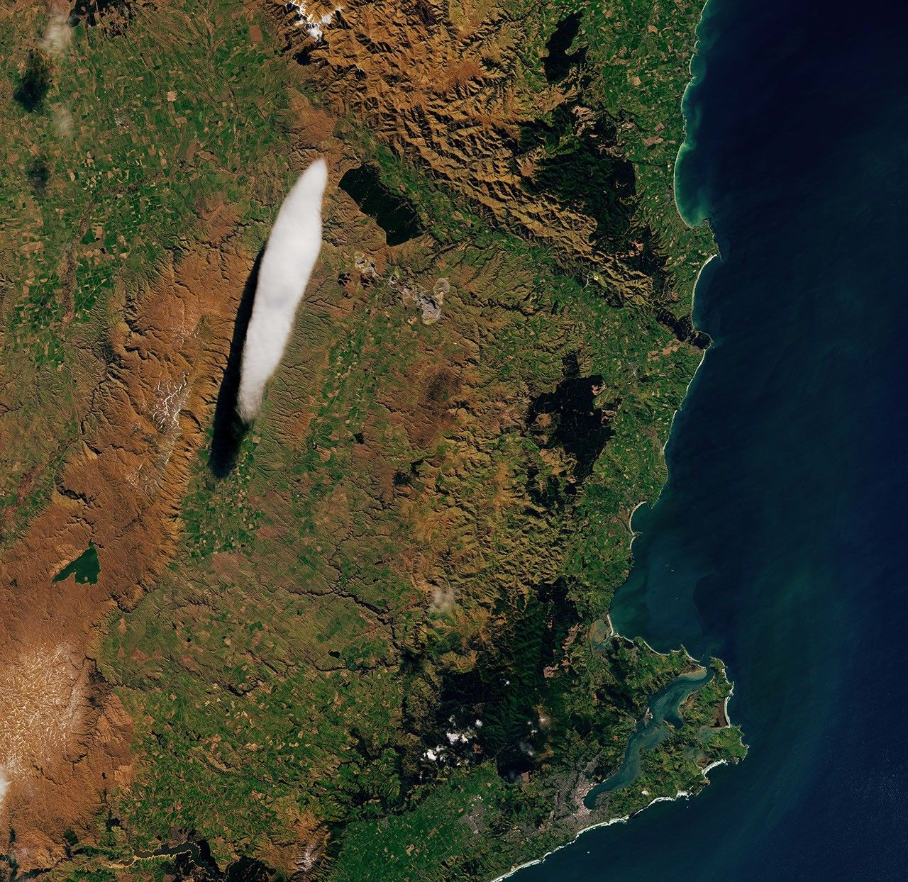 Landsat 8 natural-color image of the 'Taieri Pet' lenticular cloud over New Zealand's South Island Otago region, September 7 2024, showing the smooth lens-shaped cloud anchored above the Rock and Pillar Range