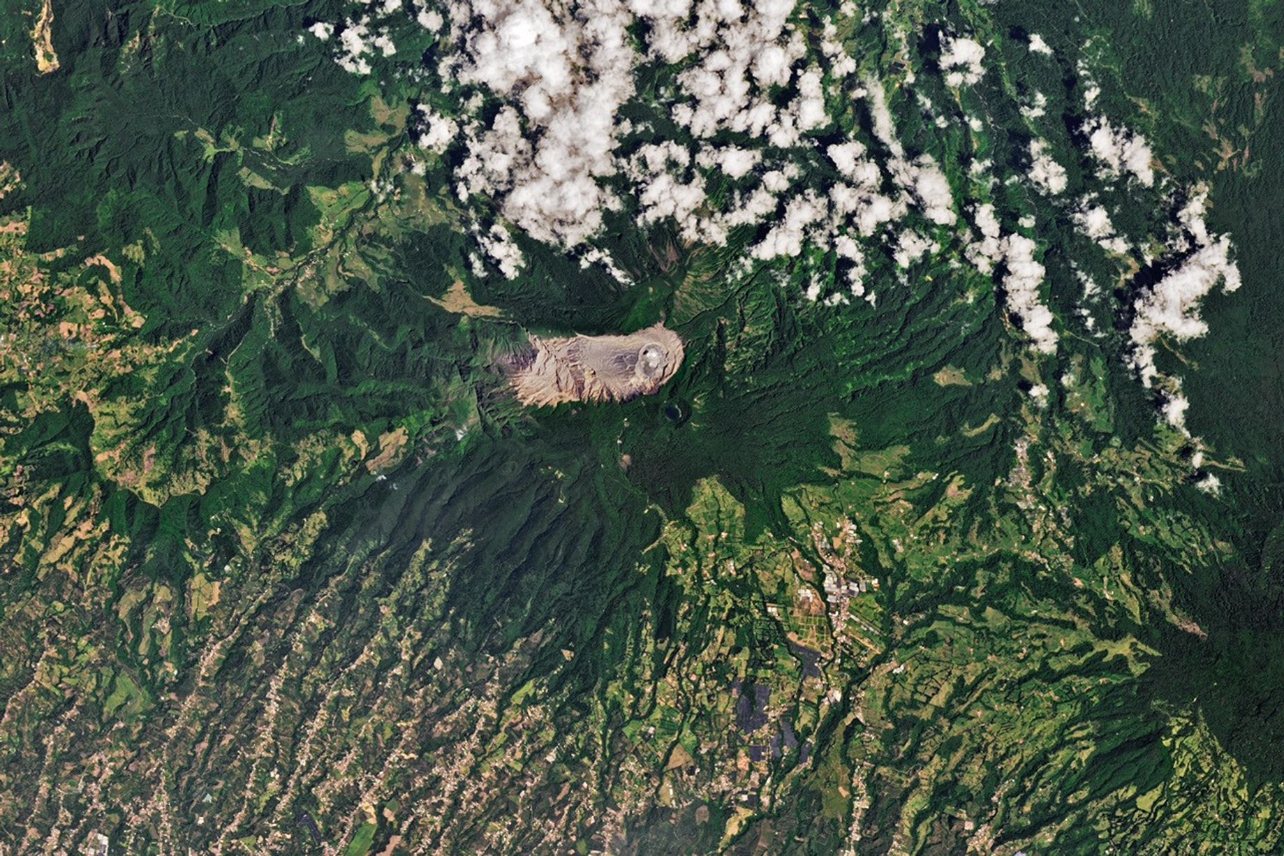 Roiling Po&aacute;s Volcano
