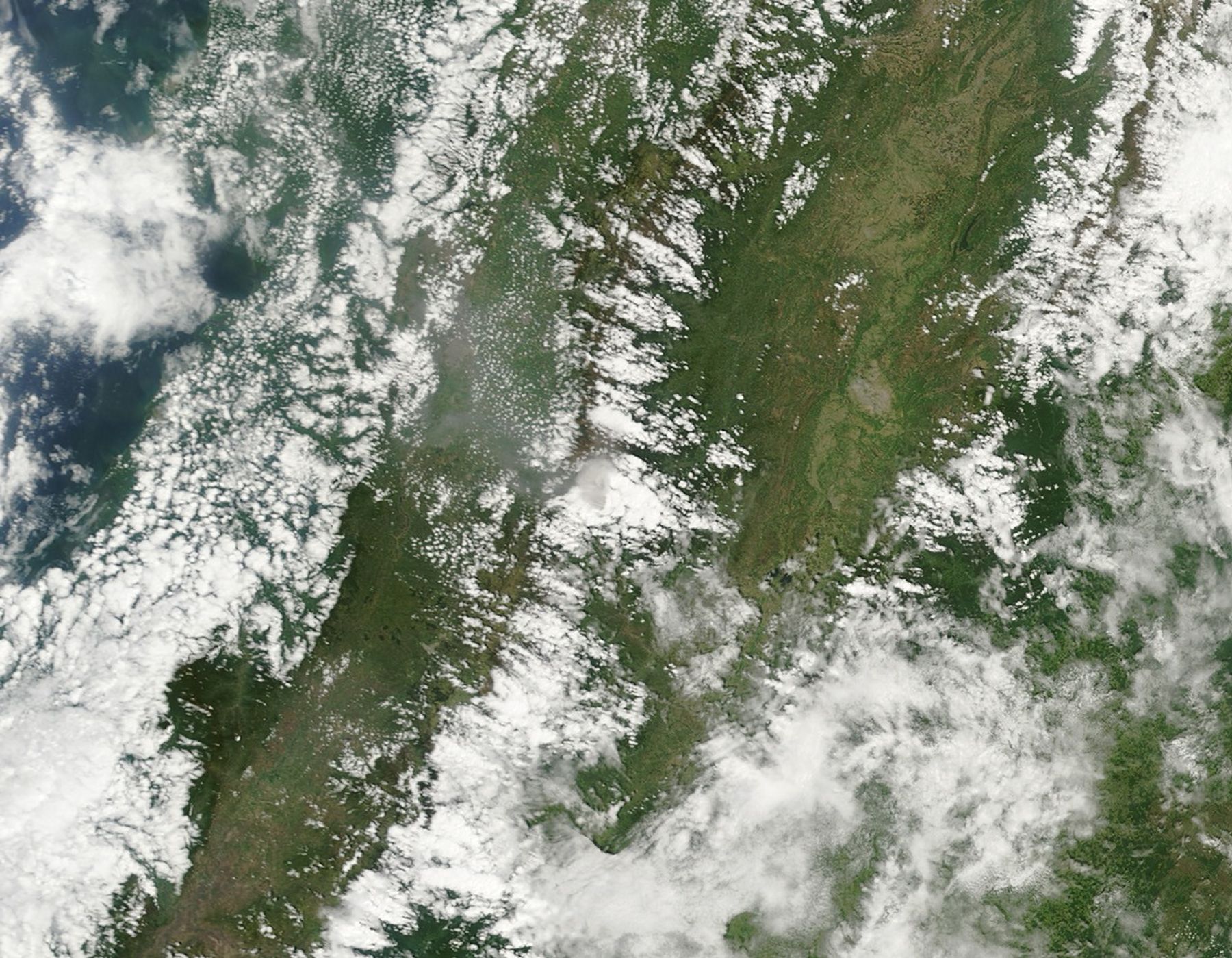 Ash Emissions at Nevado del Huila