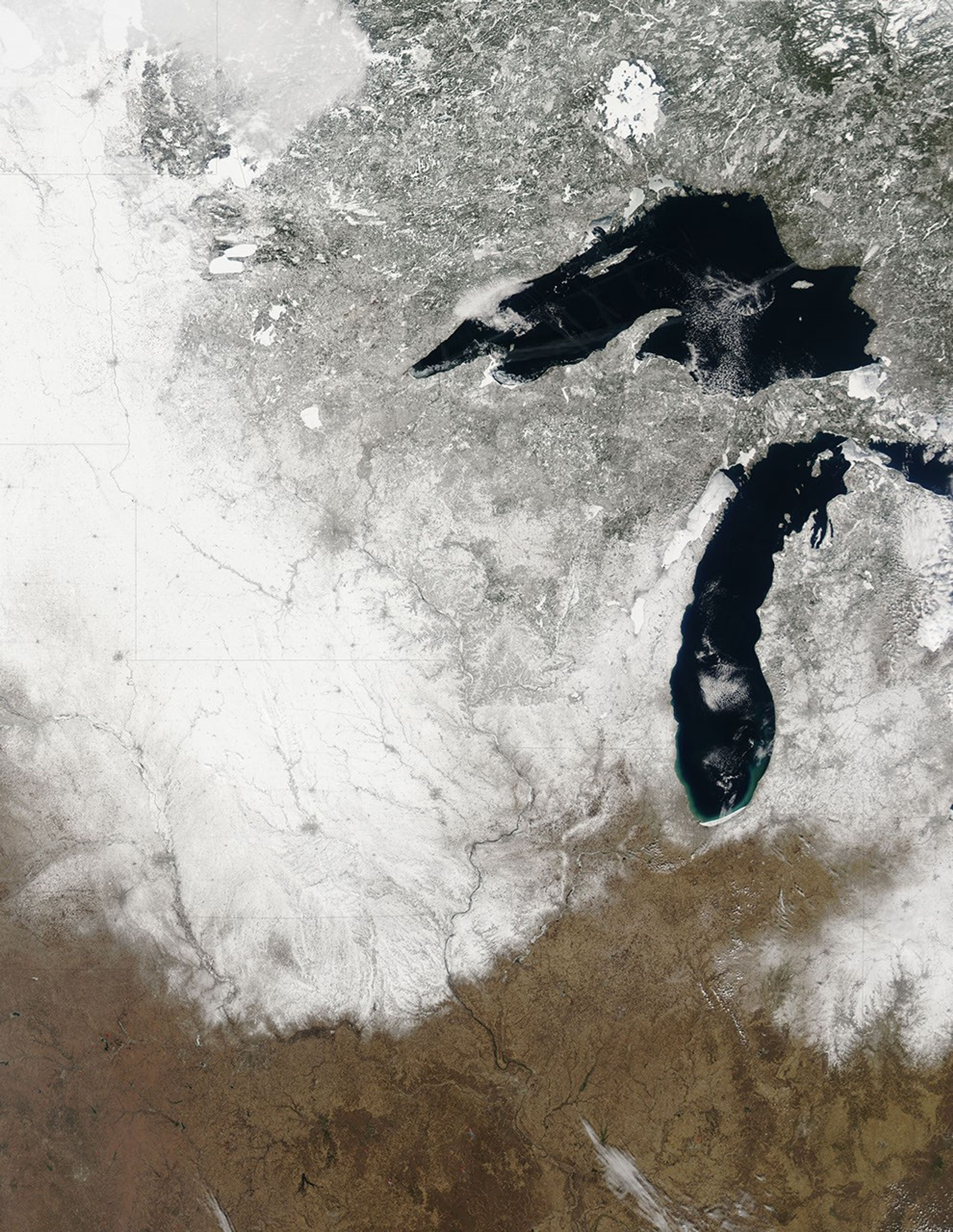 Snow across the Upper Midwest