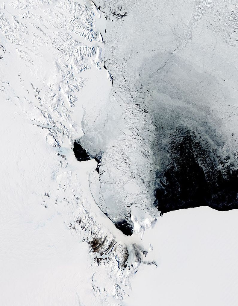 Polynya off the Antarctic Coast - NASA Science