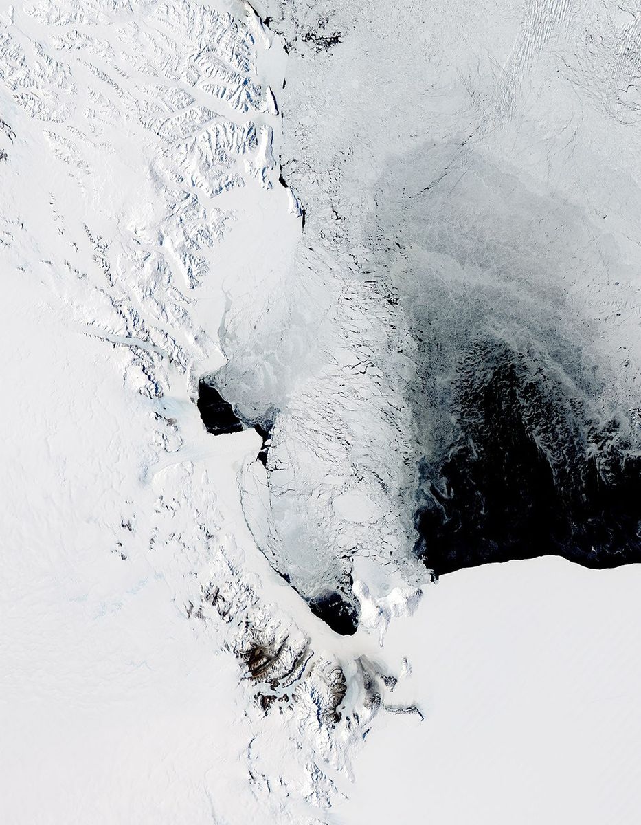 Polynya off the Antarctic Coast - NASA Science