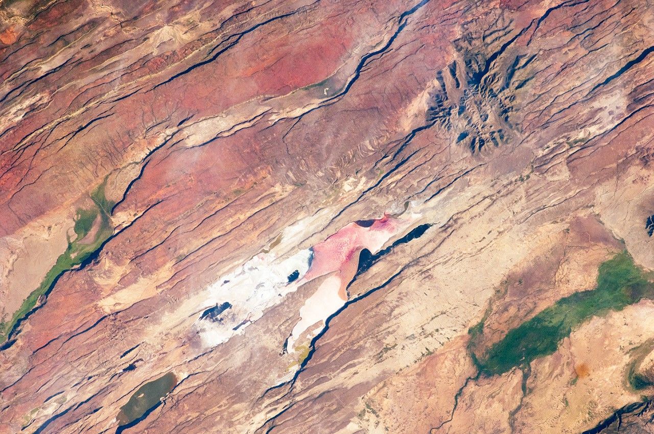 Deep mantle plume may explain puzzling rift motion in East Africa, study finds