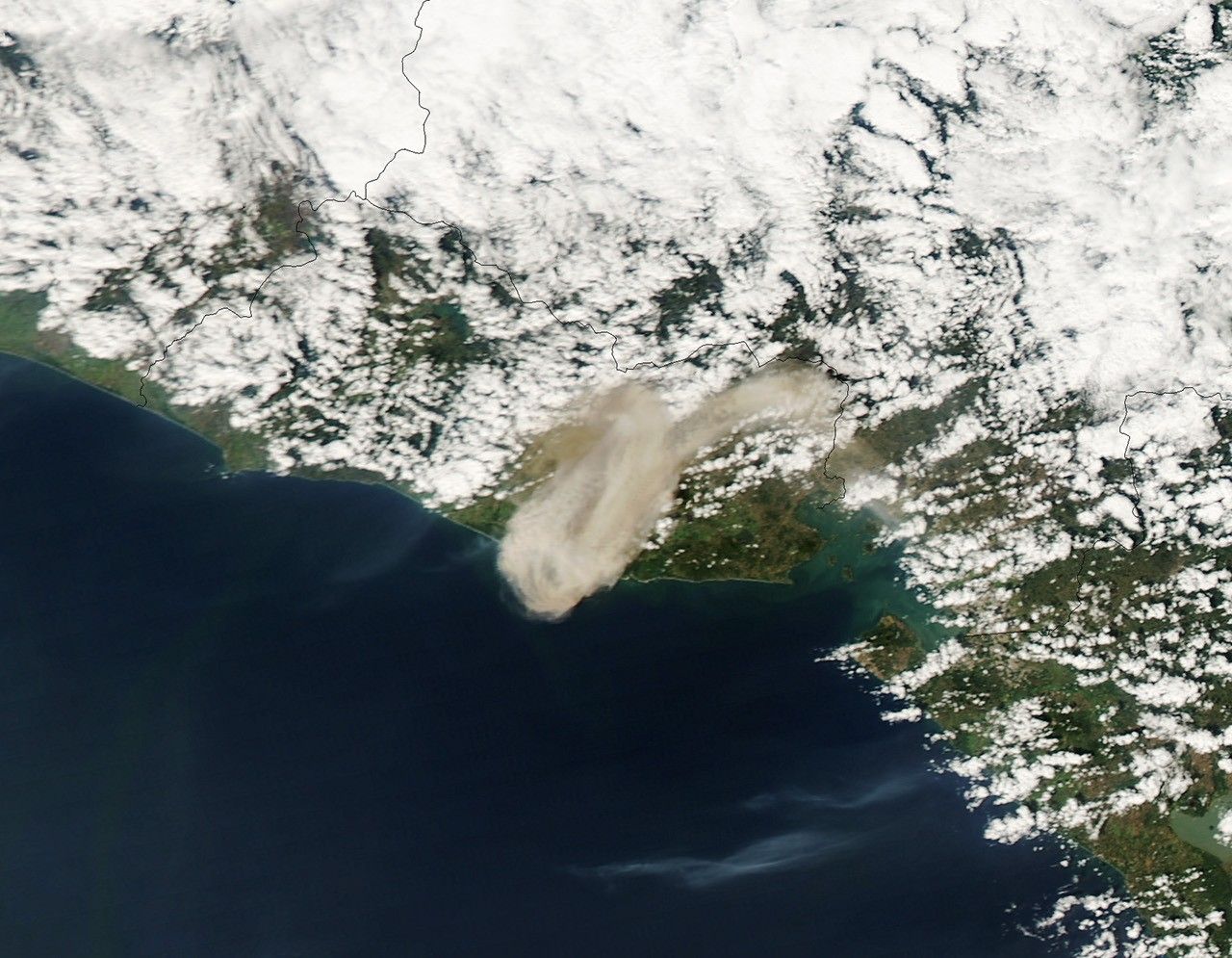 サンゴ Blast from San Miguel Volcano - NASA Science