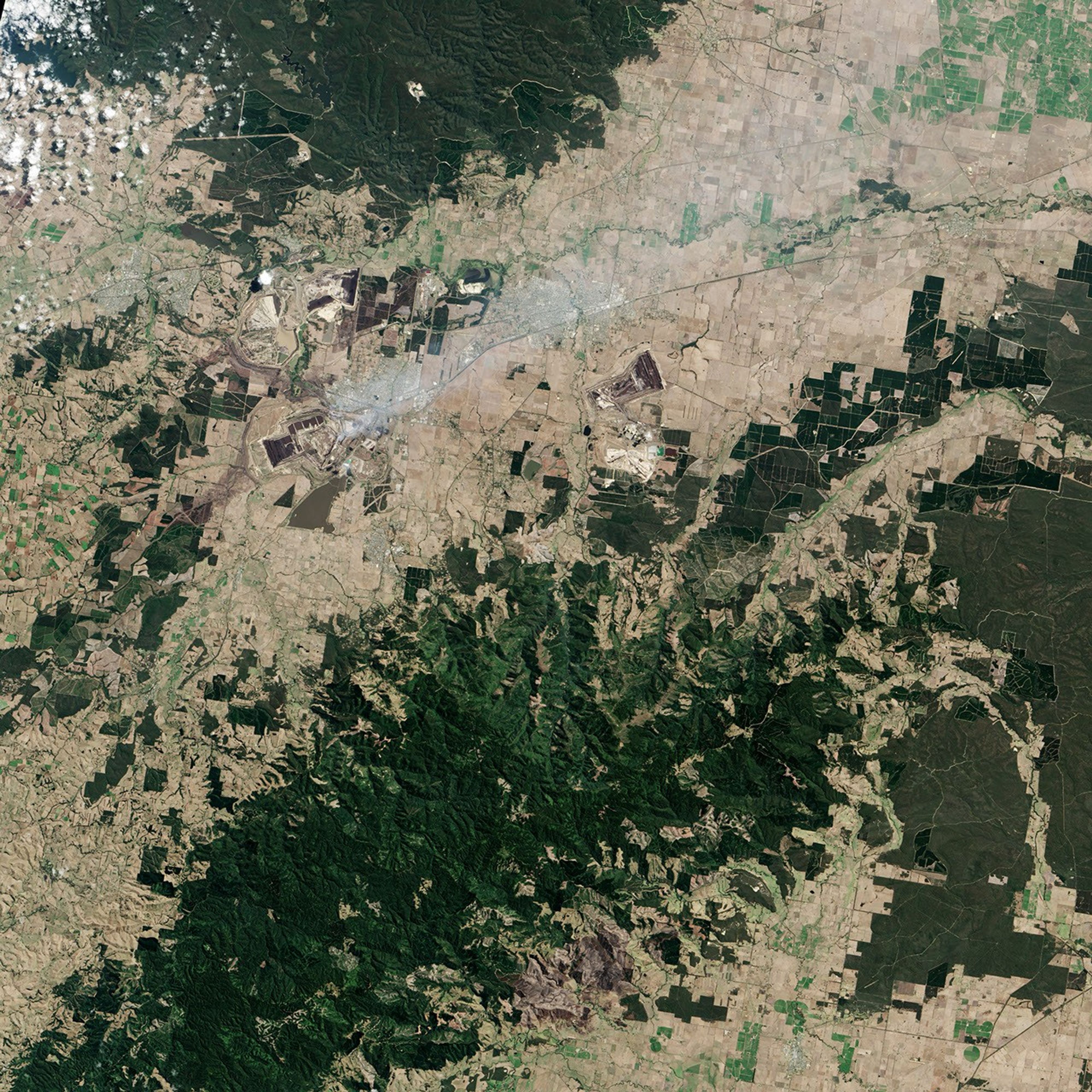 Mine Fire Smoke Chokes Australian Town