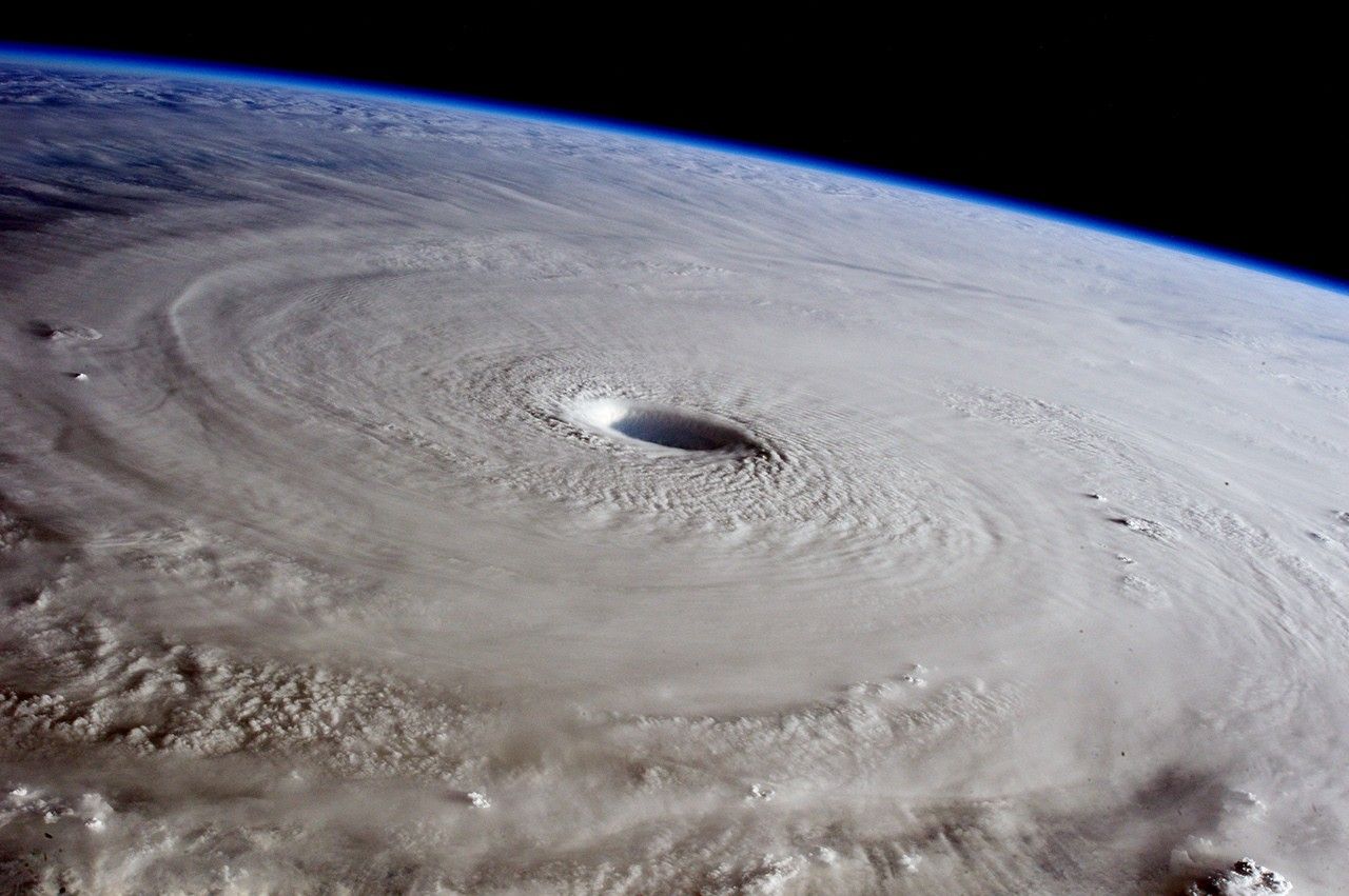サイクロン　Mystical Space Typhoon プリズマ　泰亜版 Typhoon Maysak from the Space Station - NASA Science
