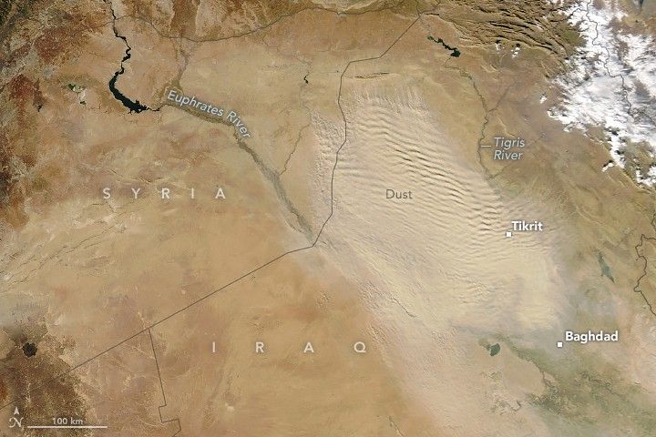 Amid a beige landscape ripples of lighter color beige dust between the Tigris and Euphrates. On the right edge of the dust region is Tikrit, and Baghdad on the southern edge of of it.