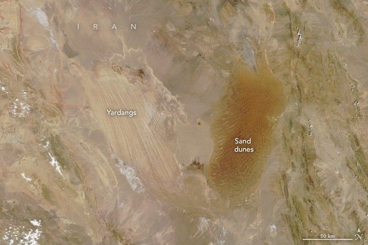 Lines across the beige landscape are labelled Yardangs. To the right of those are a darker shade of earth, near orange, labeled Sand dunes.