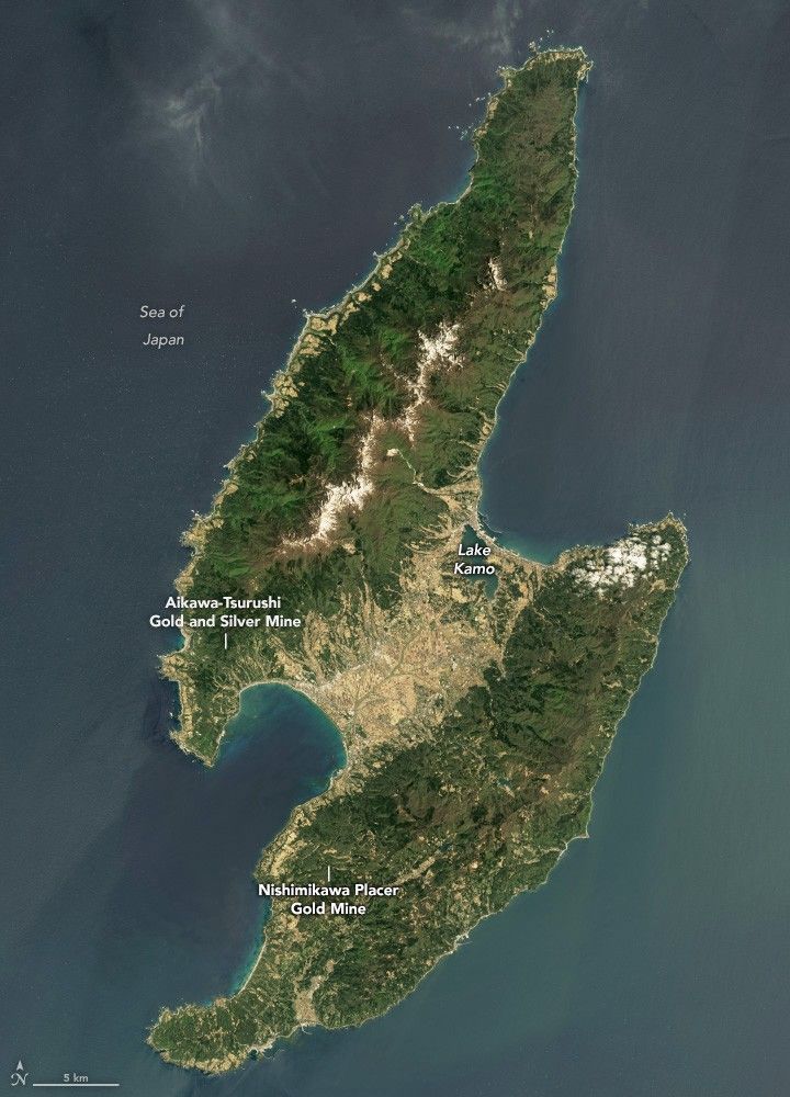 Two parallel mountainous stretches are partially connected by a shared valley between them surrounded by the medium blue sea of Japan. Lake Kamo sits near the coast of the Valley Gold and Silver Mines are labeled on the lower portion of each mountain stretch.