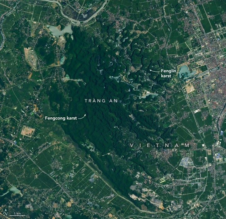Deep green variable elevation foliage dominates the center of the image labeled Fengcong Karst. To the right some buildings and roads divide this from the nearby smaller but similarly landscaped area labeled fenglin Karst. At the right edge of the image is a densely built up area, the remainder of the image is relatively sparse human settlements and roads with more moderately green colored fields.