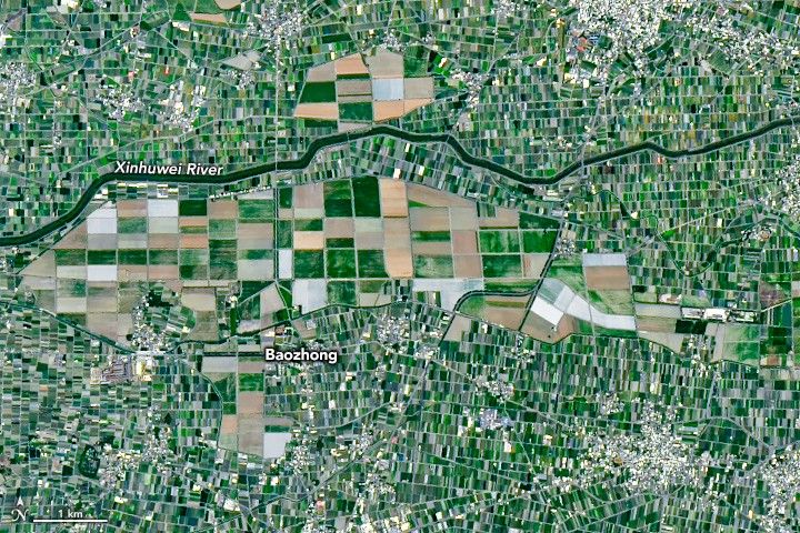 A patch of farmland with much larger fields stands out north of Baozhong.