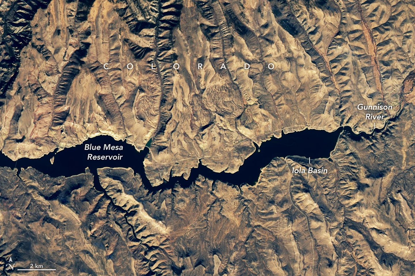 The first of a pair of satellite images shows the reservoir in November 2017, when water levels were relatively high and its color was mostly blue.