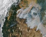 Long plumes of gray wildfire smoke stream northeast from a line of fires in central and eastern Oregon, including the Beachcomb, Shingle, and Second Flat fires that threatened communities.