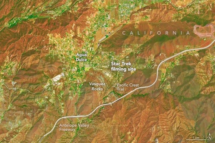 A zoomed-in view of the Vasquez Rocks part of the image highlights a sandy parking lot where Star Trek scenes were filmed, the Antelope Valley Freeway, and the nearby community of Agua Dulce.