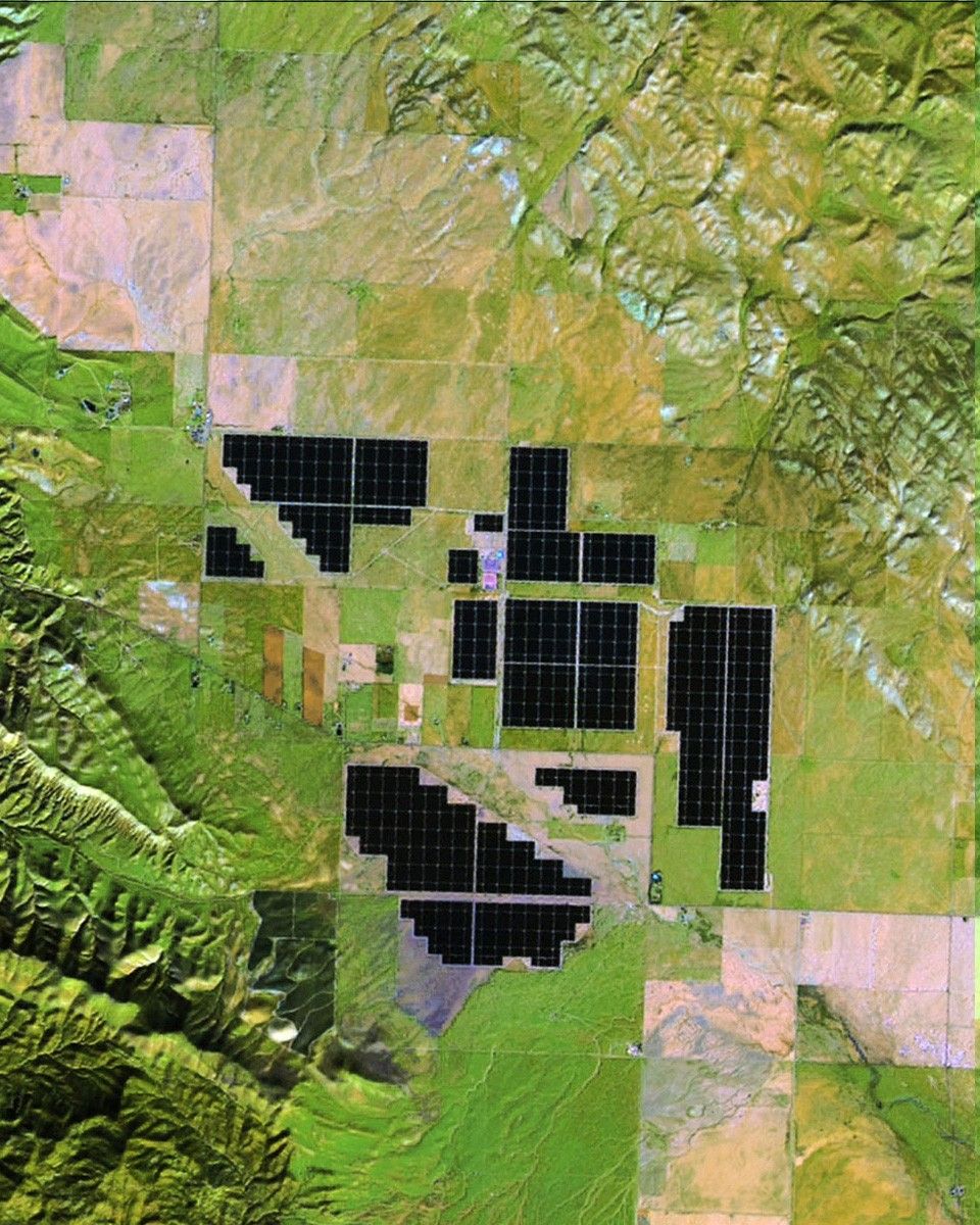 The Topaz Solar Farm in Central California, one of the largest in the U.S., is a 550-megawatt power station that can produce enough electricity to power 160,000 homes. It consists of 9 million solar panels across 9.5 square miles (24.6 square kilometers). Construction began in 2012 and was completed in late 2014. The 2011 image shows that the land had been used for agriculture (green blocks). The 2015 image shows the solar installations as dark blocks. This second image also displays less overall greenness because of seasonal change. Images taken by the Enhanced Thematic Mapper Plus instrument onboard Landsat 7 and the Operational Land Imager onboard Landsat 8. Source: U.S. Geological Survey (USGS) Landsat Missions Gallery “Topaz Solar Farm, California,” U.S. Department of the Interior / USGS and NASA.