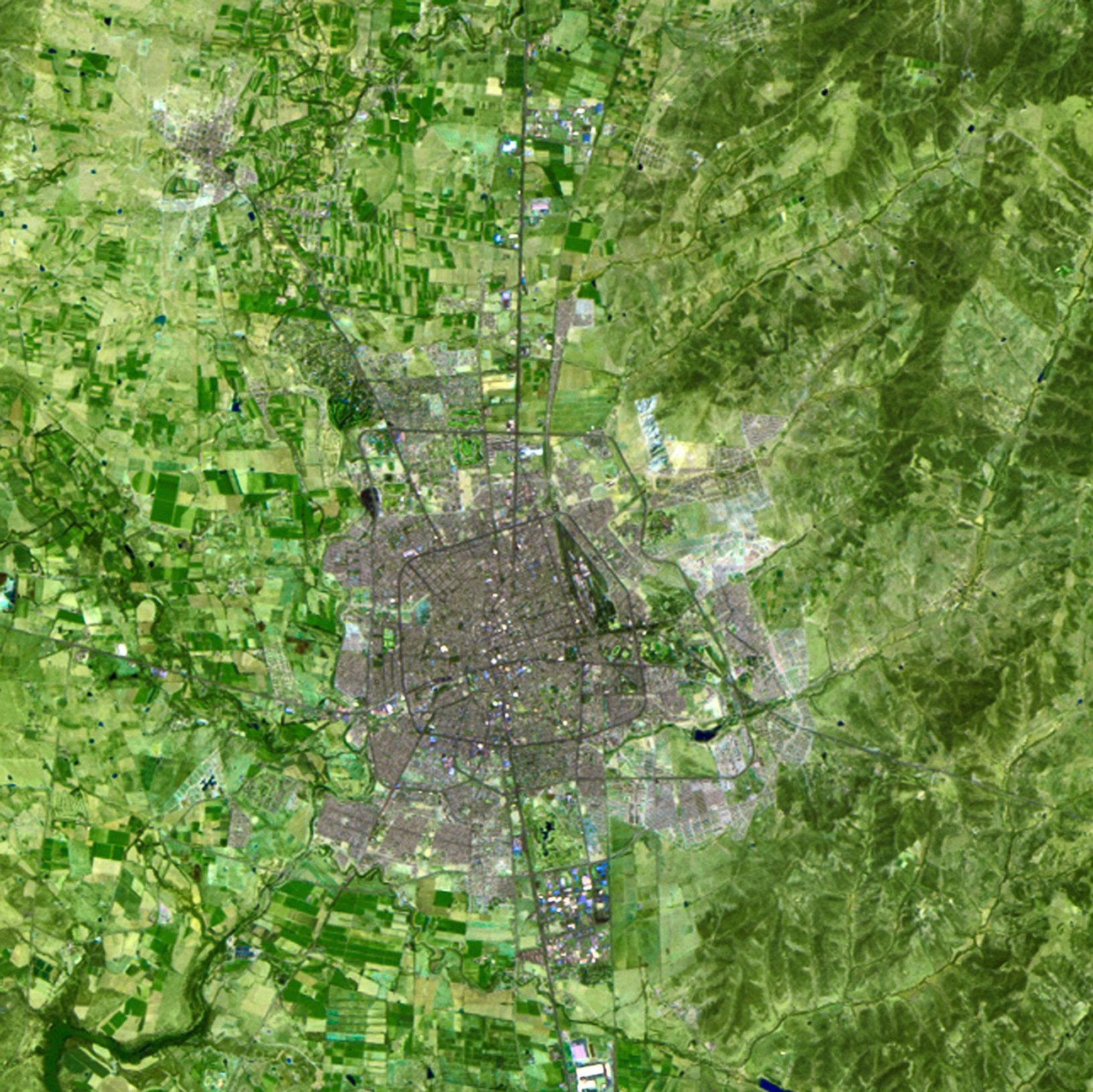Noted as one of the fastest growing cities in Mexico, Aguascalientes is home to many manufacturers. Over the past 10 years, the urban area of Aguascalientes has spread into neighboring municipalities, some of which have been annexed into Aguascalientes as suburbs. Images taken by the Thematic Mapper sensor onboard Landsat 5. Source: USGS Landsat Missions Gallery, "Aguascalientes, Mexico — Booming Growth," U.S. Department of the Interior / U.S. Geological Survey.