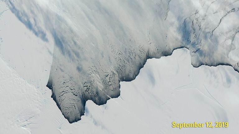 These images show D28, an iceberg estimated to weigh 315 billion tons (286 billion metric tons), before and after it broke free from Antarctica's Amery Ice Shelf and drifted into the Southern Ocean. Roughly the size of the Hawaiian island of Oahu, D28 is the largest iceberg to calve from the ice shelf since the 1960s.   Images taken by Landsat 8. Source: U.S. Geological Survey’s National Land Imaging Image Collections