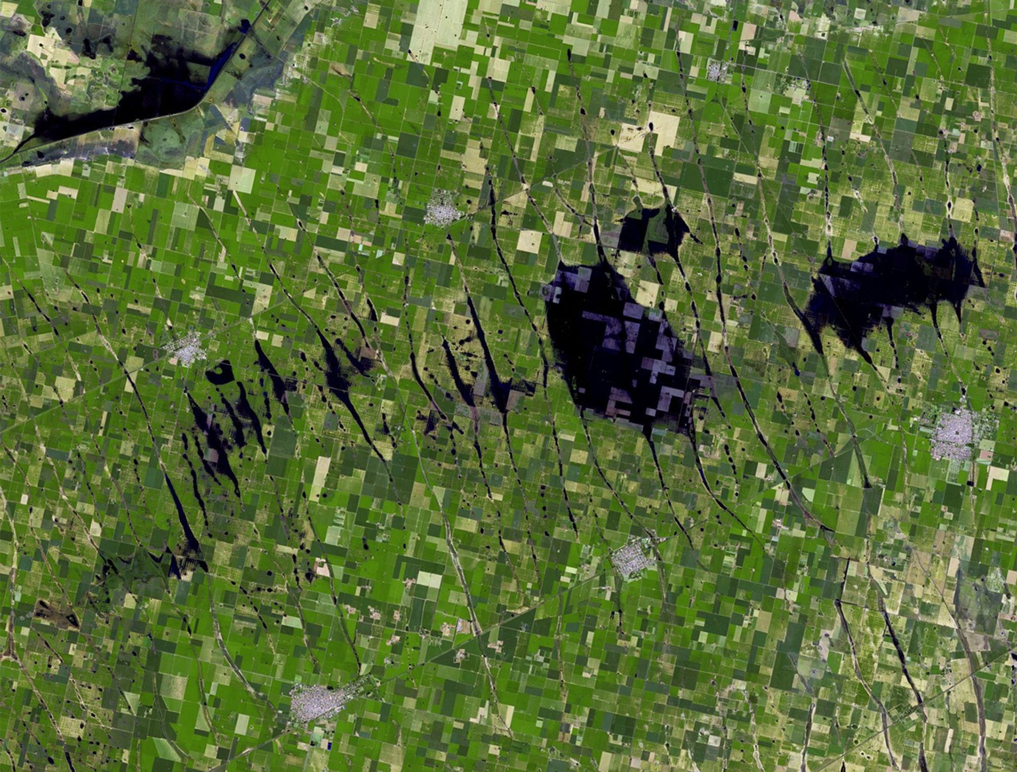 Heavy rains in late December 2016 and early January 2017 affected soybean production in Argentina’s bread-basket provinces and influenced soy prices worldwide. Rainfall is common in northeastern Argentina from December to February, but the Landsat 8 satellite’s Operational Land Imager (OLI) captured dramatic flooding in the January 2017 image (right), compared to the flood-free January 2015 image. Argentina’s Rosario Grains Exchange reported that the event damaged nearly 4 million acres of soybeans in the world’s third-largest soybean exporting country, which, according to the Chicago Board of Trade, caused soybean and soymeal prices to hit six-month highs in mid-January. Images taken by the Landsat 8 satellite. Source: U.S. Geological Survey (USGS) Landsat Missions Gallery: “Argentina Flooding Has Major Impact on Soybean Production”; U.S. Department of the Interior / USGS and NASA.