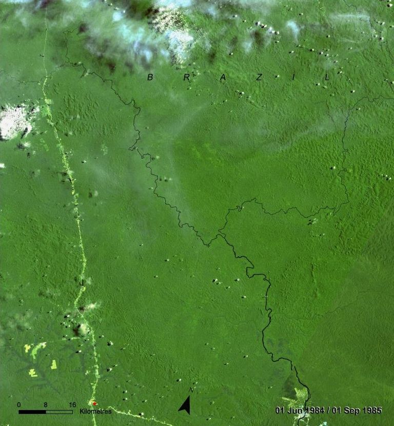 The Balbina hydroelectric plant, on the Uatumâ River in Amazon State, occupies about a third of the Waimiri-Atroari indigenous territory. The dam's reservoir covers 2,360 square kilometers (911 square miles). More than 100,000 million metric tons of vegetation were flooded to build the dam. It was designed to produce up to 250 megawatts to supply the energy demand of the city of Manaus, but a study shows that it generates less than half that amount. Source: United Nations Environment Programme (UNEP). From Latin America and the Caribbean Atlas of our Changing Environment (2010).
