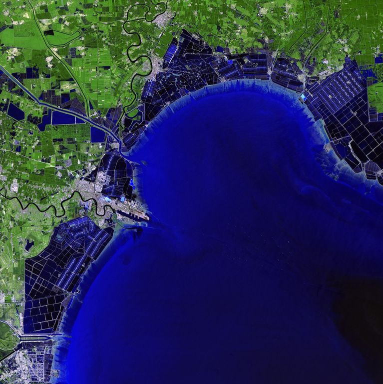 The Binhai New Area — once home to salt farms, reed marshes and wasteland — has grown into one of China's key economic hubs. Since development began in the 1990s, it has become the home of numerous aerospace, oil, chemical and other manufacturing industries. Plans for coming years include an international airport. The changes over 20 years can be seen in these images acquired in 1992 and 2012. The Binhai New Area is located on the coast of the Bohai Sea Region southeast of China's capital city, Beijing. 1992 image taken by the Thematic Mapper sensor onboard Landsat 5. 2012 image taken by the Enhanced Thematic Mapper Plus sensor onboard Landsat 7. Source: U.S. Geological Survey (USGS) Landsat Missions Gallery, "Binhai New Area, China," U.S. Department of the Interior / USGS.