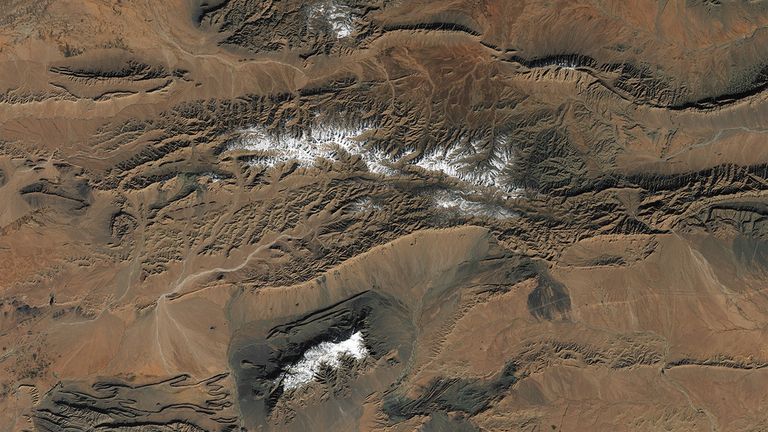 Snow fell on the edge of northwest Africa’s Sahara Desert in mid-December 2016, a rarity for the area. The Landsat 7 satellite’s Enhanced Thematic Mapper Plus (ETM+) sensor captured the left image of white over a caramel-colored landscape southwest of the Algerian community Ain Sefra, a town sometimes referred to as the gateway to the desert. All of the snow disappeared except at the highest elevations, as shown in the right image captured by Landsat 8. Ain Sefra’s last snowfall occurred in February 1979.   Images taken by Landsat satellites. Source: U.S. Geological Survey (USGS) Landsat Missions Gallery: “Rare Snow Falls at the Edge of Sahara Desert”; U.S. Department of the Interior / USGS and NASA.