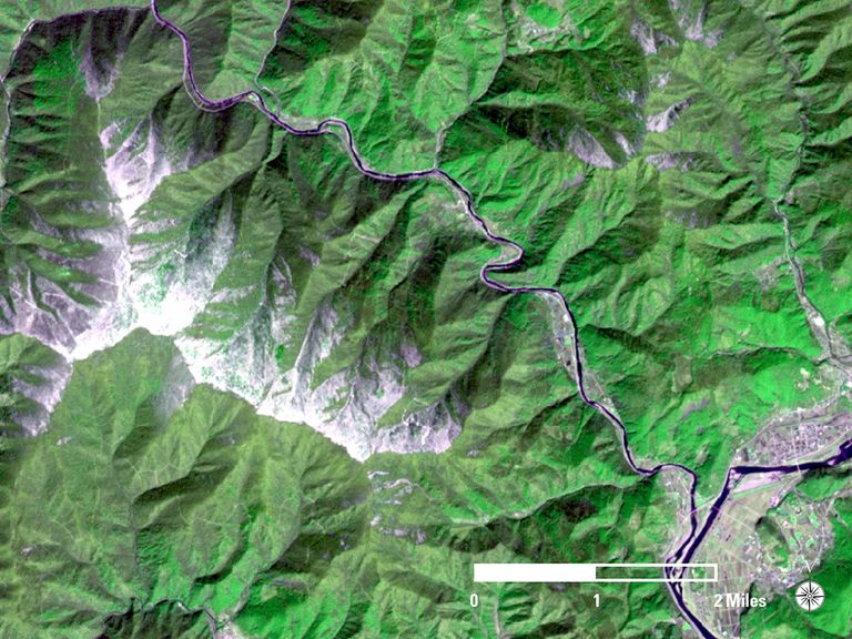 South Korea’s Jeongseon Alpine Centre was built on heavily forested Mount Gariwang for the 2018 Winter Olympics skiing events. The 2013 image shows the area before renovations, which included the removal of 58,000 trees. The 2018 image was taken during the games. In these pseudo-true-color images, snow is white and forest appears bright green. Images taken by the Advanced Spaceborne Thermal Emission and Reflection Radiometer (ASTER) on NASA's Terra satellite. Source: U.S. Geological Survey’s Land Remote Sensing Image Collections.