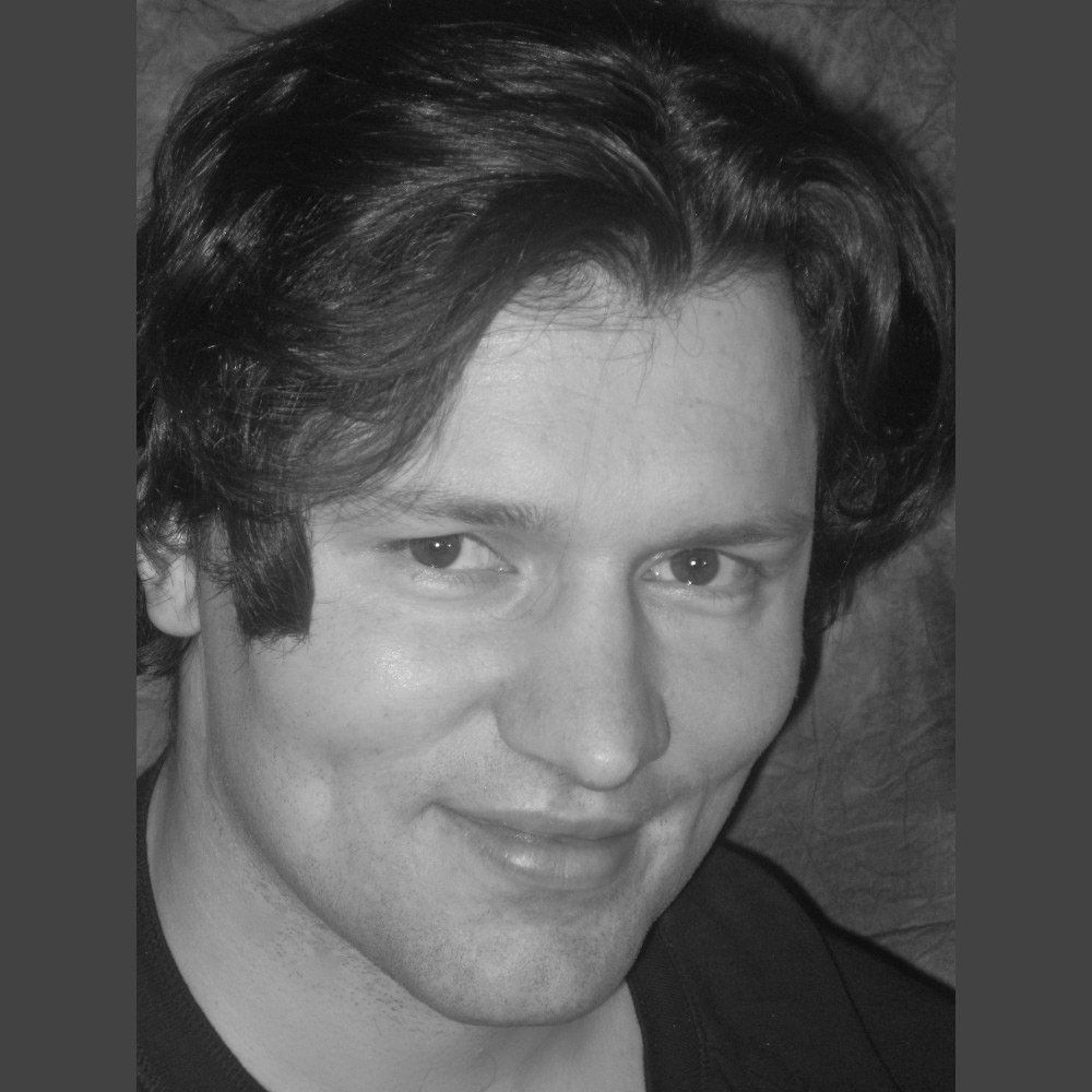 Headshot of Ethan Elliott