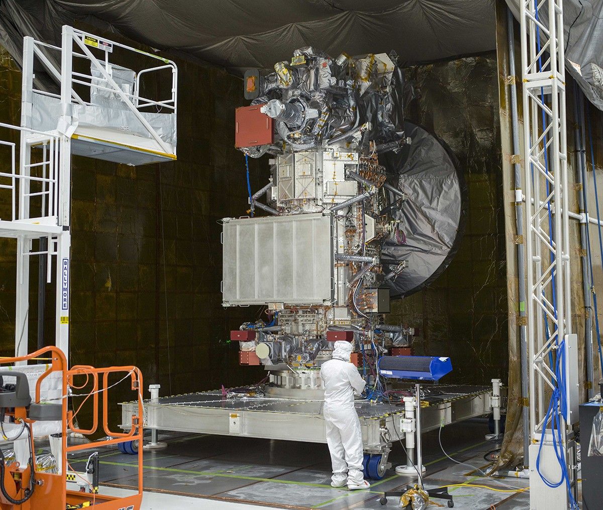 
			Europa Clipper Electromagnetic Testing - NASA Science			