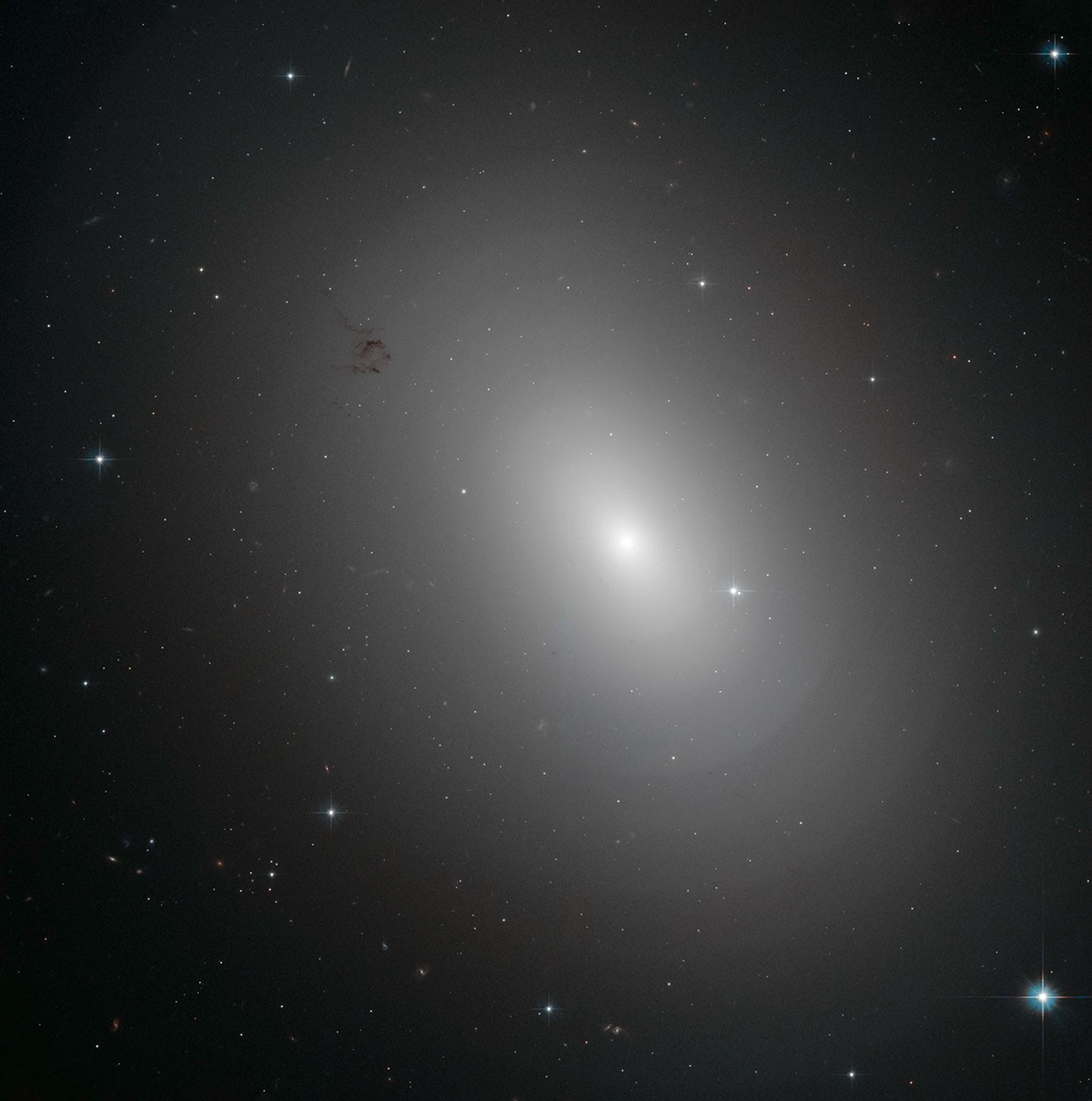 A bright halo around a glowing white sphere on a black background