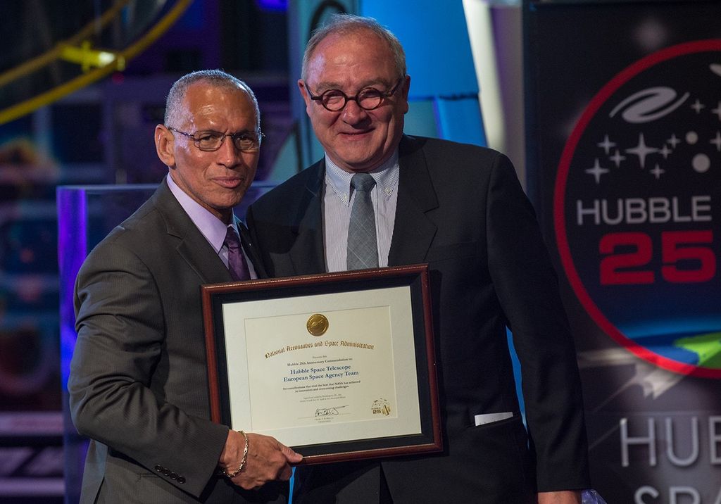 Charlie Bolden and Jean-Jacques Dordain stand side-by-side, with Bolden holding Dordain's award.