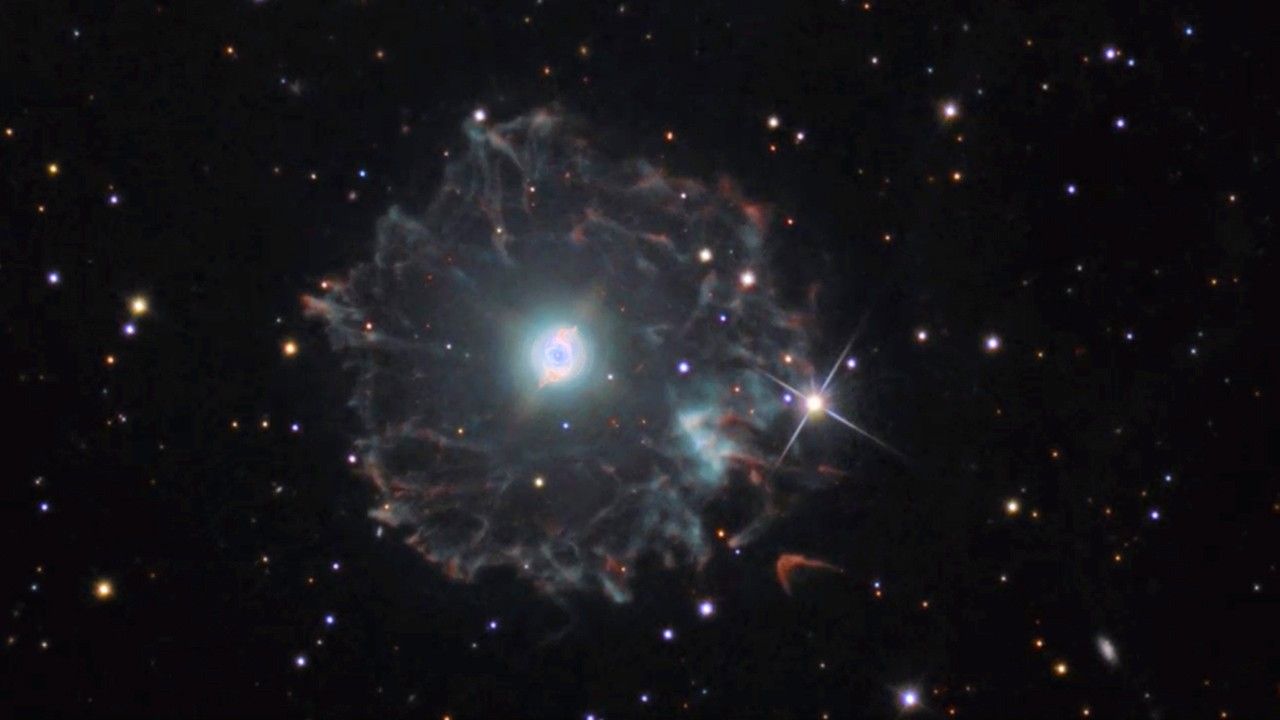 
			Zoom into the Cat’s Eye Nebula - NASA Science			