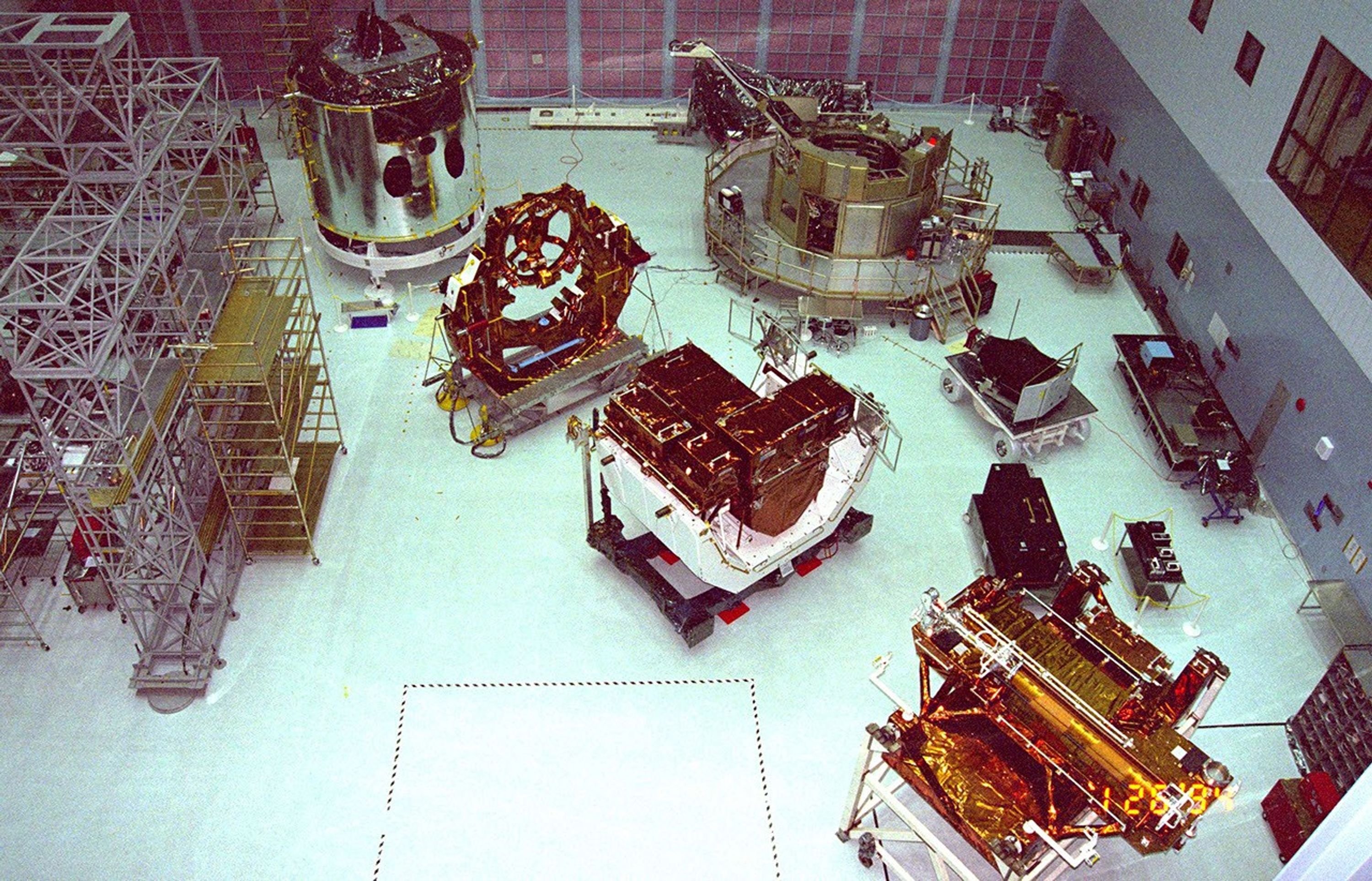 
			Goddard's Clean Room (1994) - NASA Science			