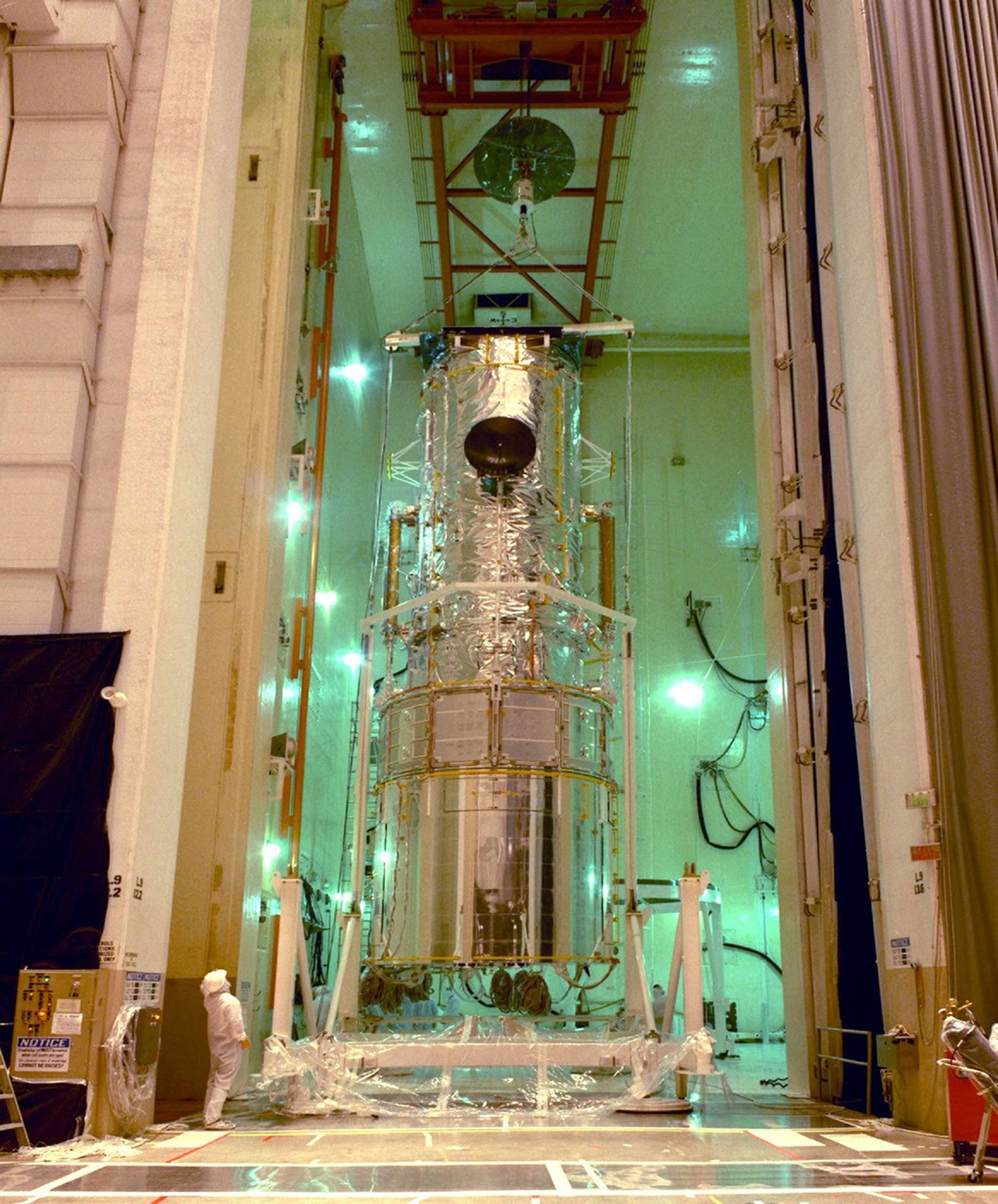 Ready to Go: Hubble Awaits the Trip to Space (1989)