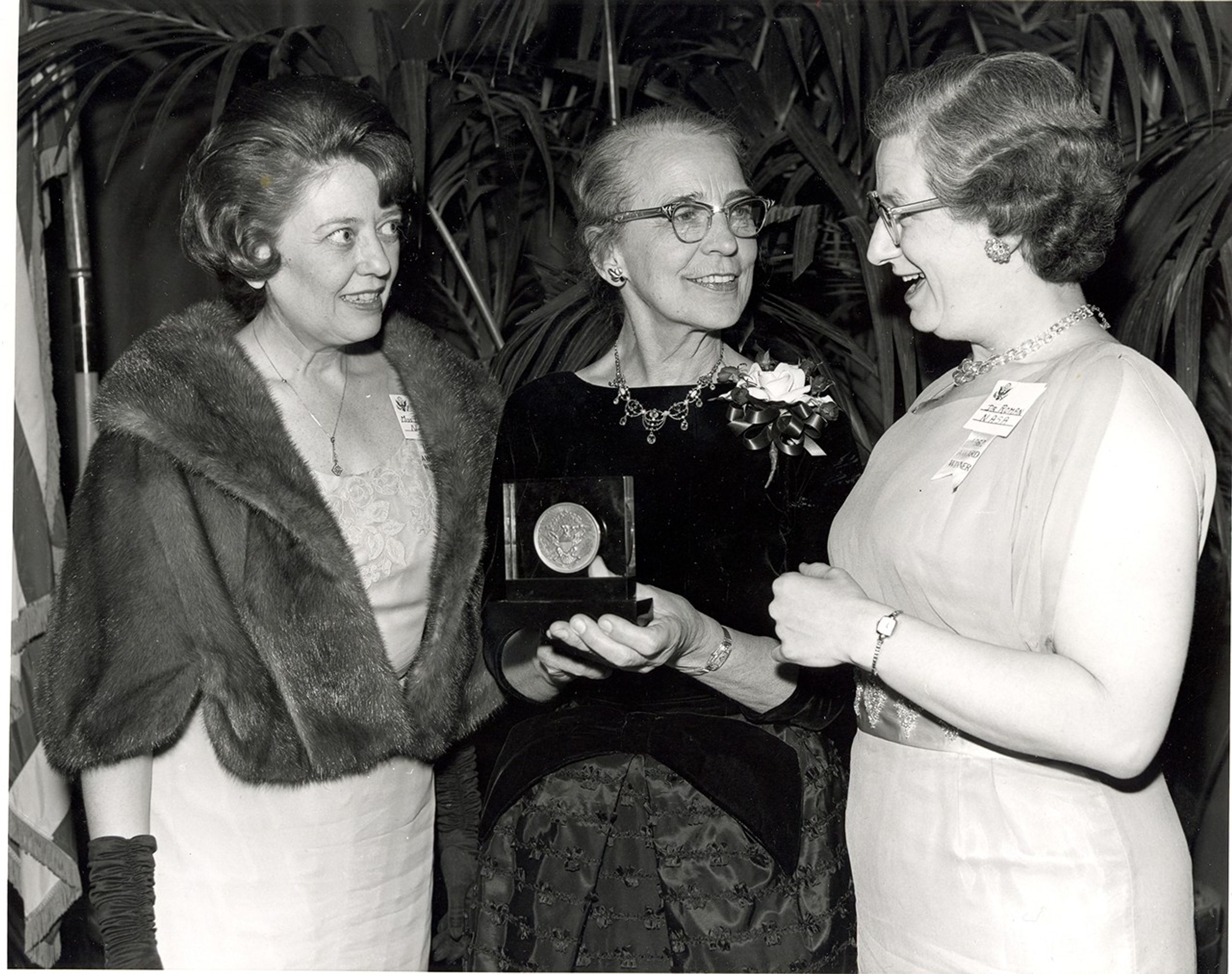 1962 Federal Woman's Award winner Nancy Grace Roman stands with 1963 winner Eleanor Pressly and 1964 winner Evelyn Anderson.