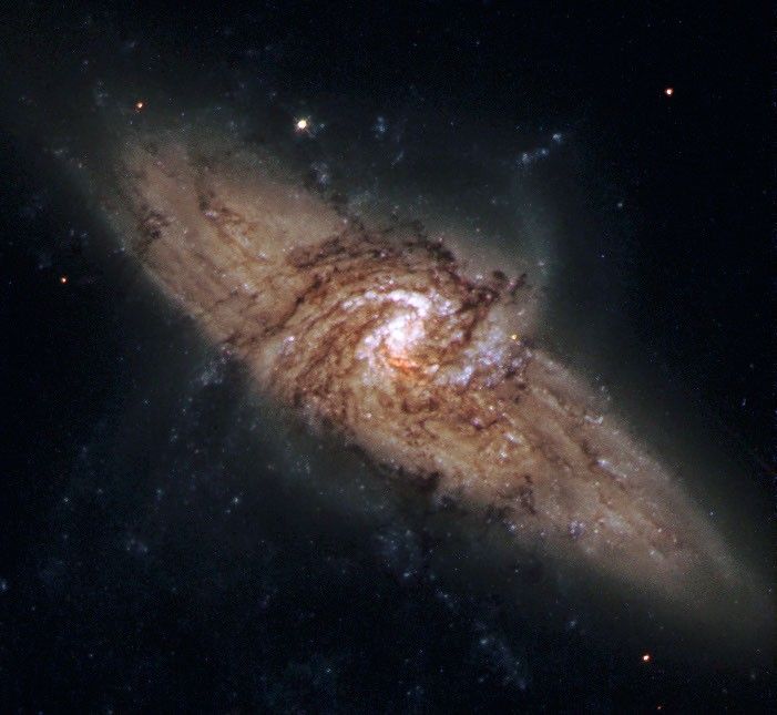 Lined-Up Galaxies Show Rare Details (NGC 3314)