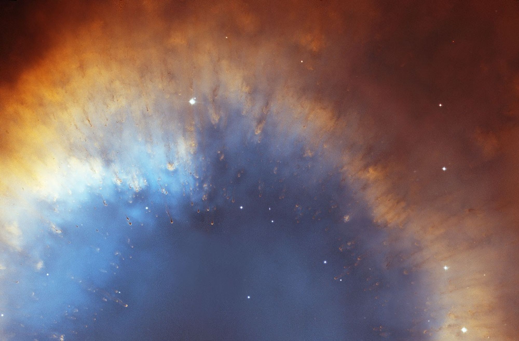 Comet-like Filaments Along the Inner Rim of the Helix Nebula's Gas Ring
