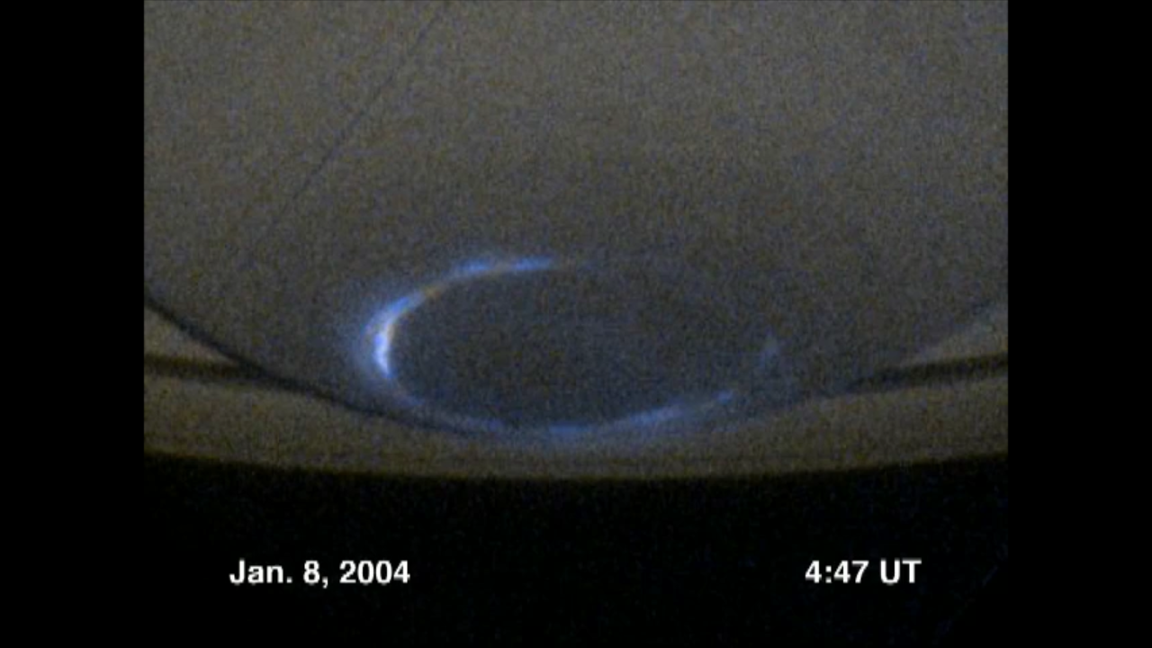 Saturn's Aurora: Changes During Jan 8, 2004 (Annotated)