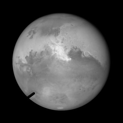 Mars Image Showing the High Resolution Camera’s “Occulting Mask”